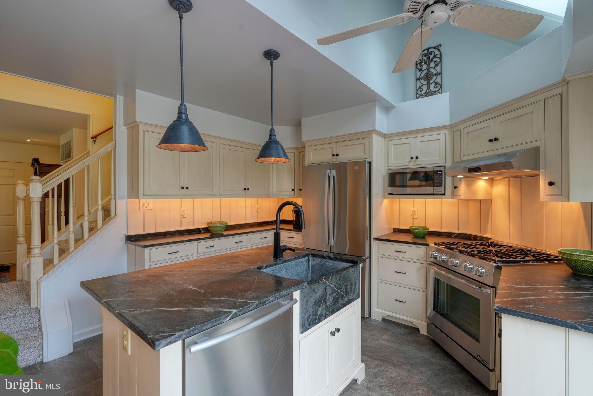 COUNTRY GREENE - Residential