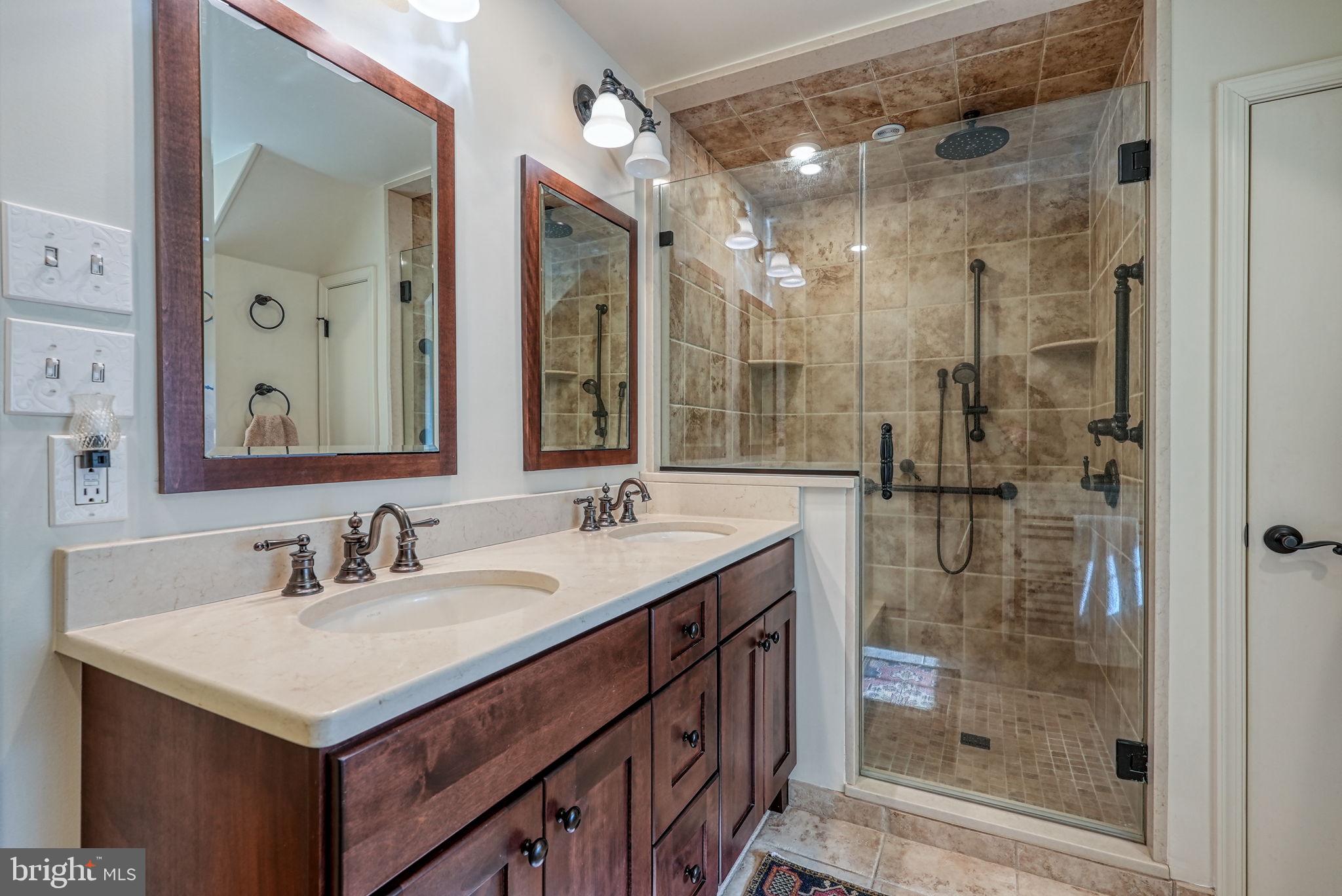 COUNTRY GREENE - Residential