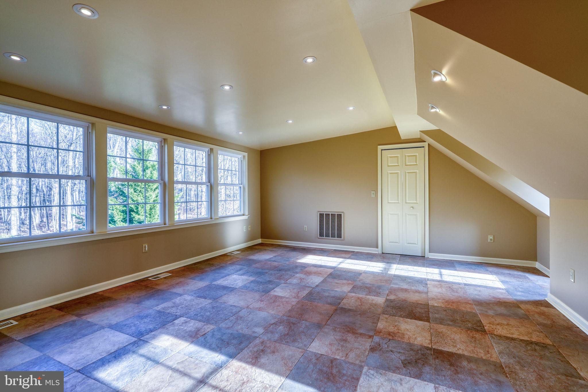 COUNTRY GREENE - Residential