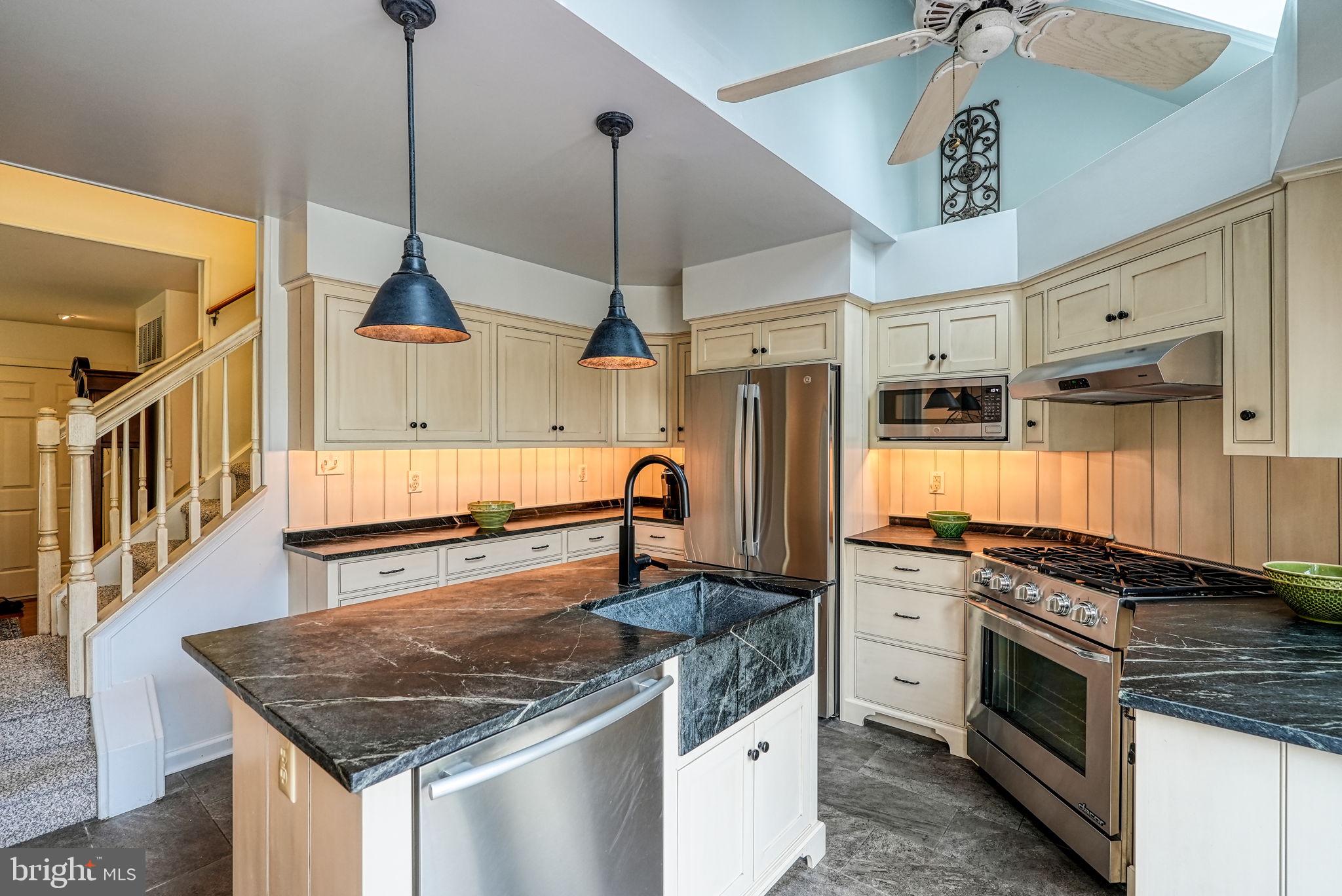 COUNTRY GREENE - Residential