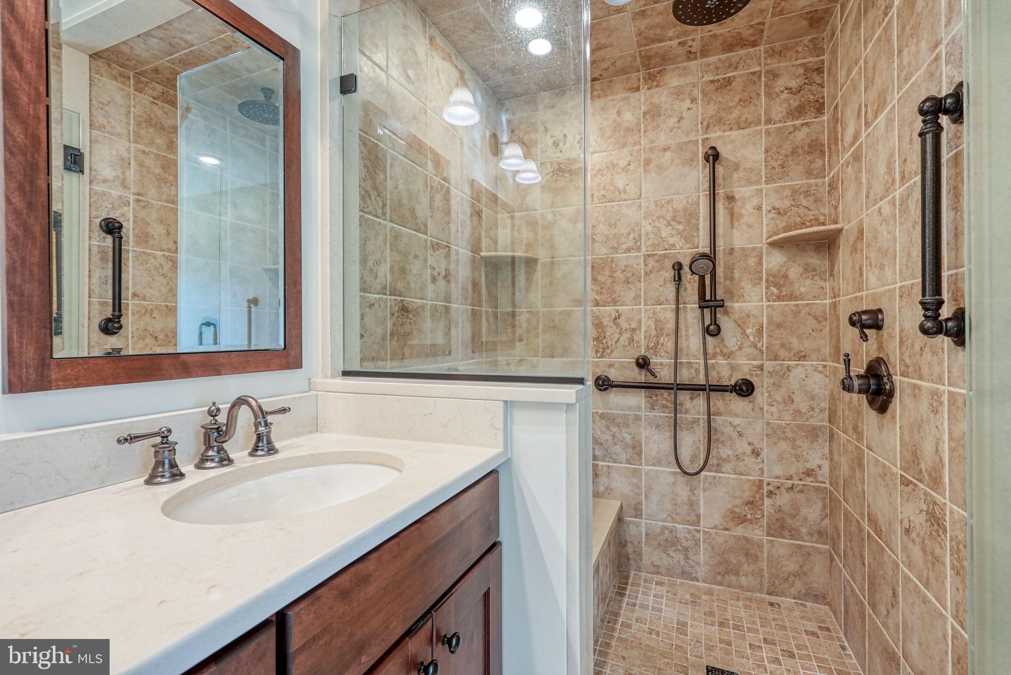 COUNTRY GREENE - Residential