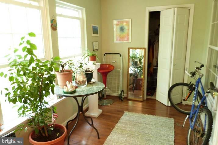 POINTE AT PARK CENTER - Residential