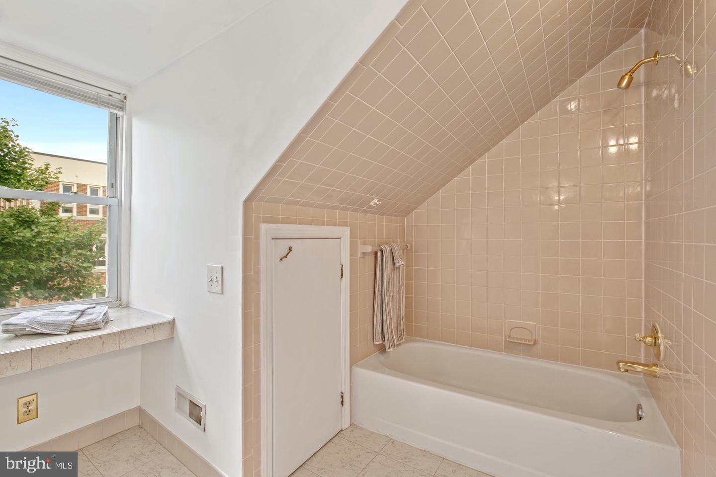 FEDERAL HILL HISTORIC DISTRICT - Residential Lease