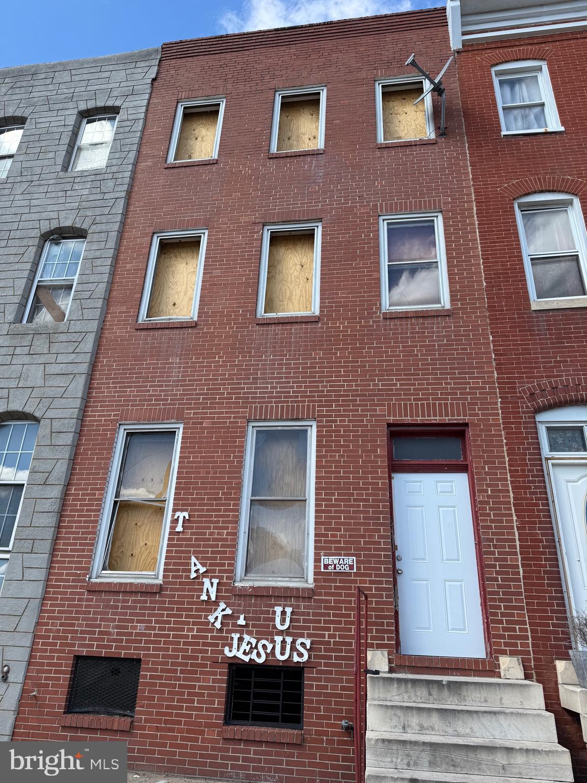 Investor Special – Spacious Property with Garage! 💰
Opportunity knocks at 1930 Wilkens Ave! This expansive property offers incredible potential for investors seeking a fix-and-flip, rental income, or multi-unit conversion. Featuring ample square footage and a detached garage, this property is ideal for those considering dorm-style housing or long-term rentals.
Don't miss out on this prime investment in a growing market! Cash offers preferred.