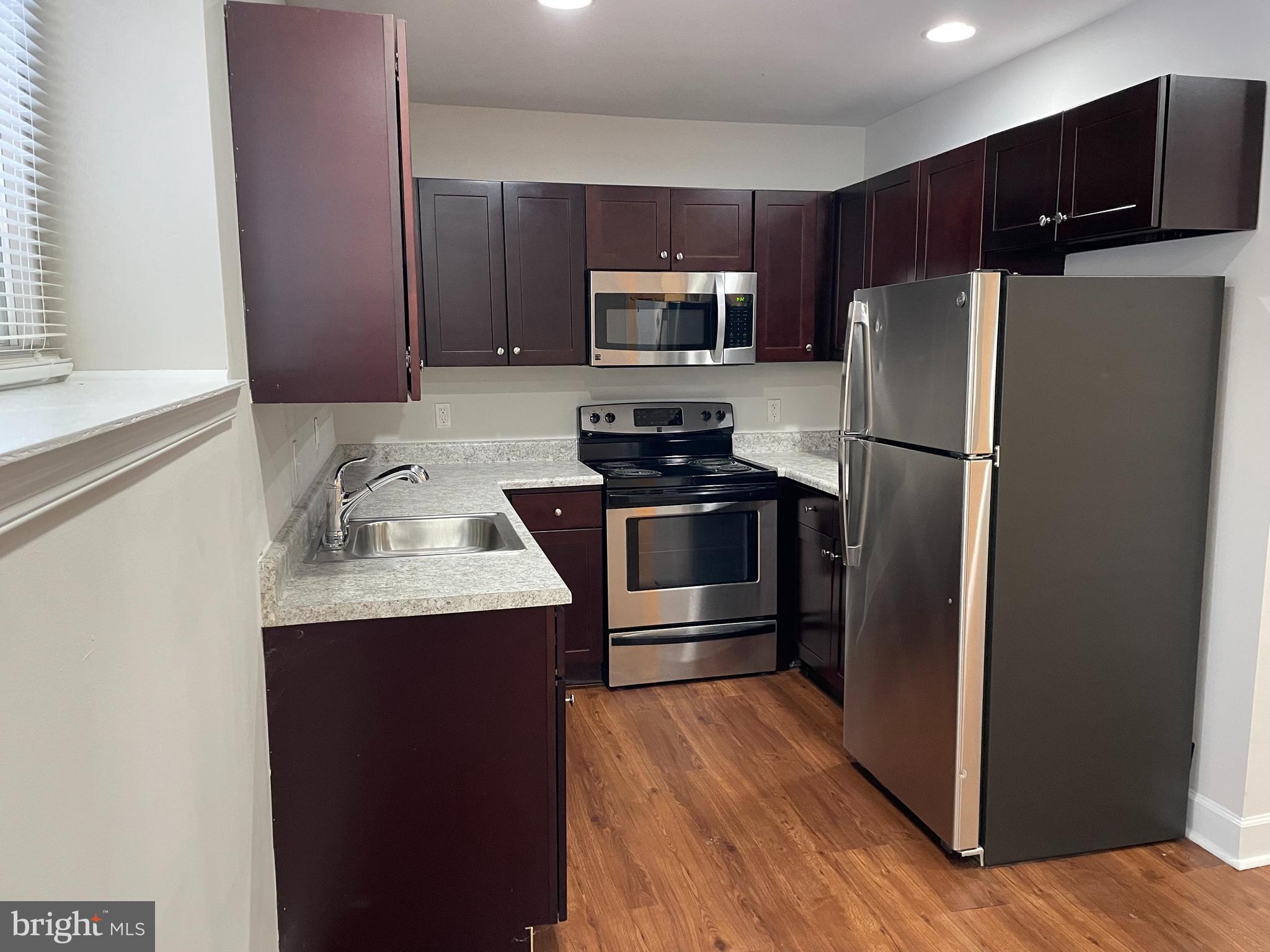 LAKE EVESHAM HISTORIC DISTRICT - Residential Lease