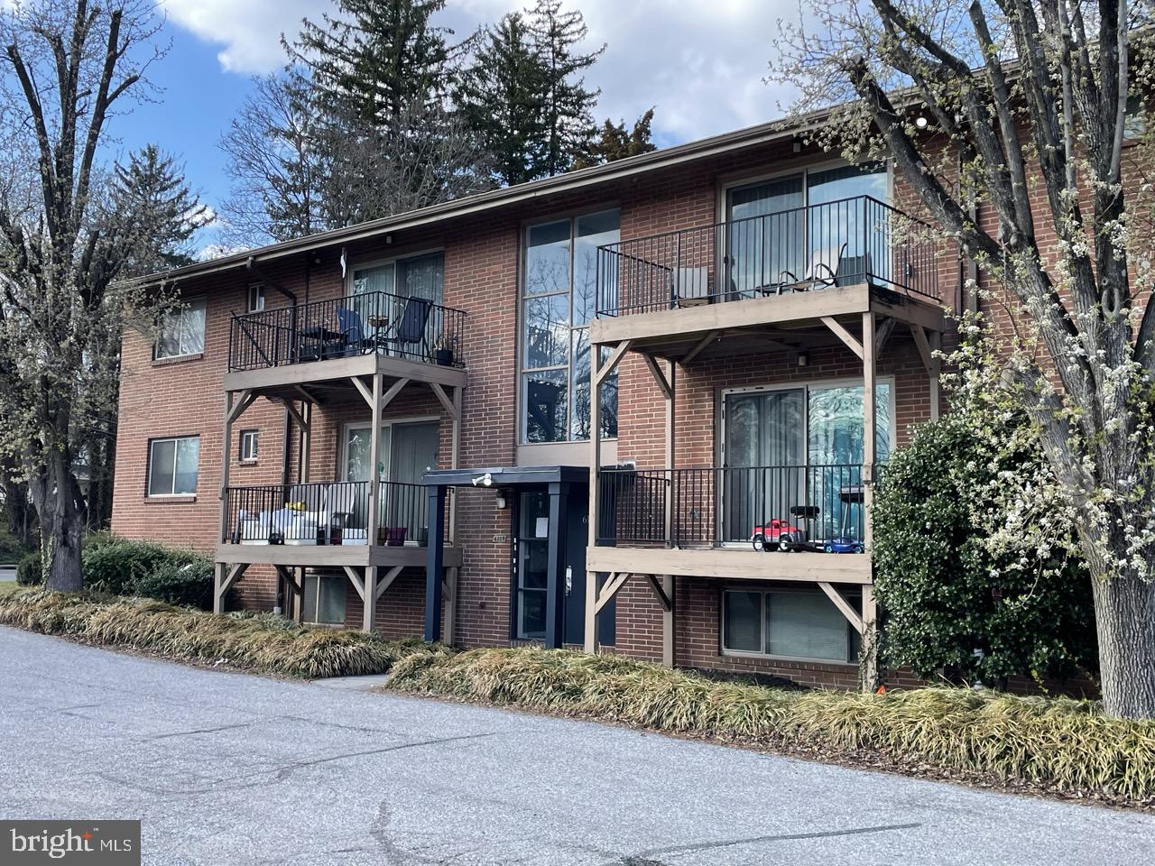 LAKE EVESHAM HISTORIC DISTRICT - Residential Lease