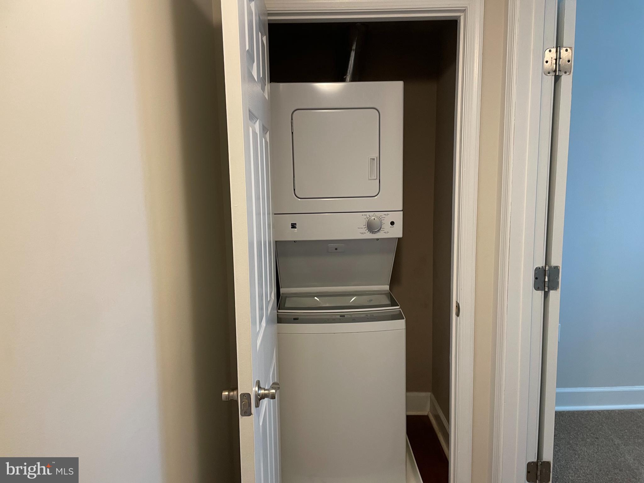 LAKE EVESHAM HISTORIC DISTRICT - Residential Lease