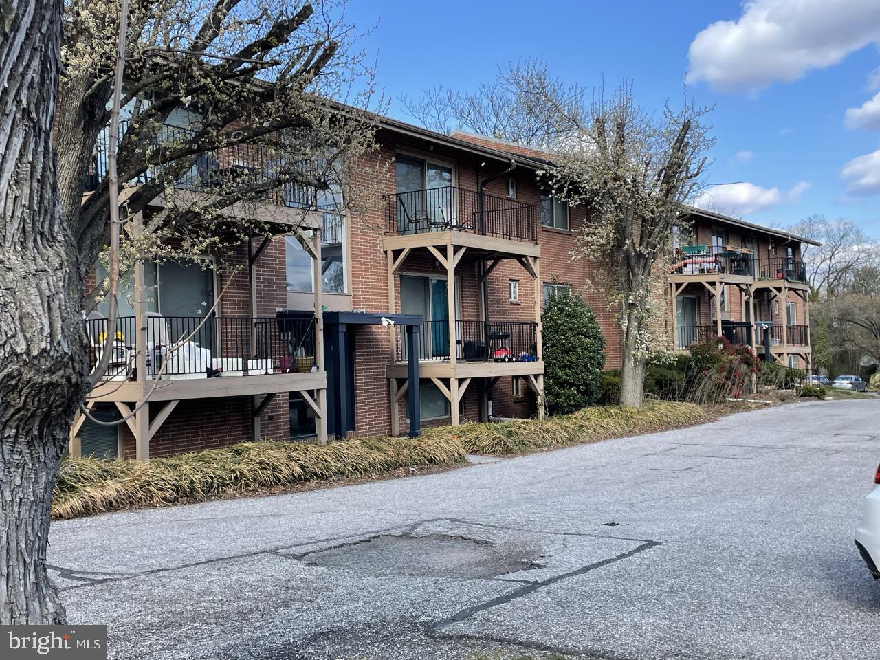 LAKE EVESHAM HISTORIC DISTRICT - Residential Lease