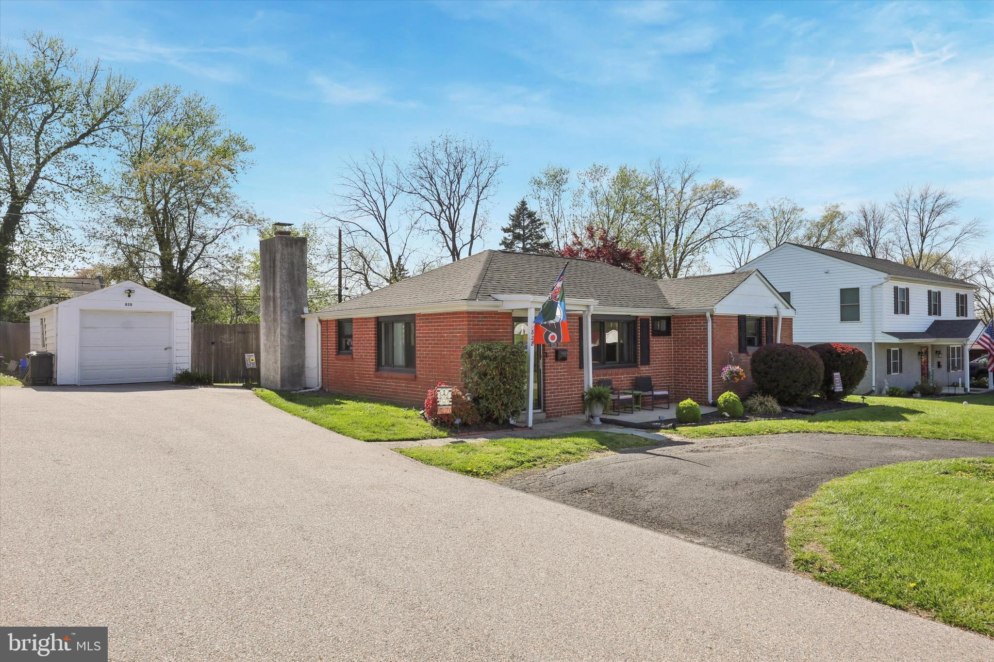 828 WOODBROOK LANE