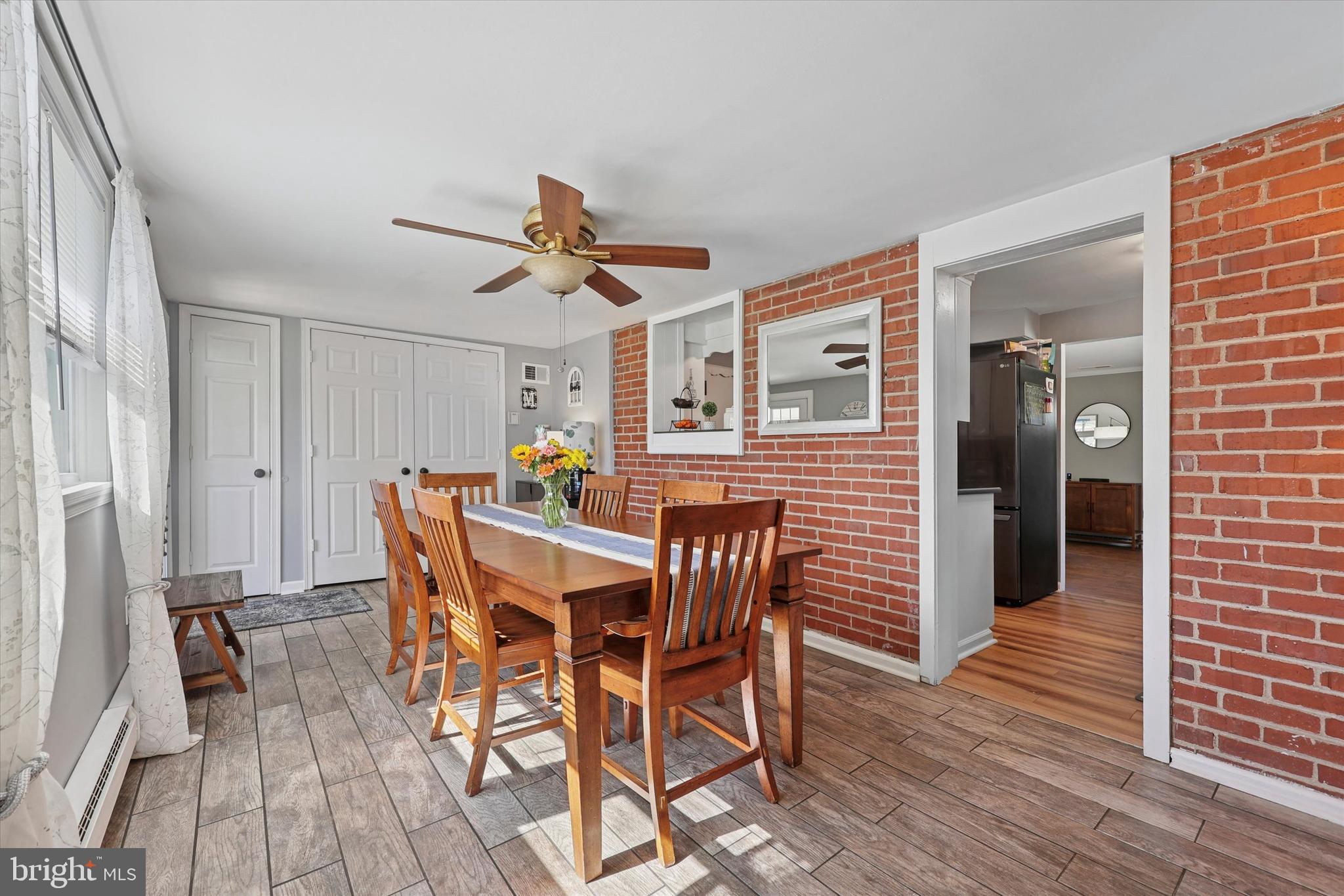 PLYMOUTH VALLEY - Residential