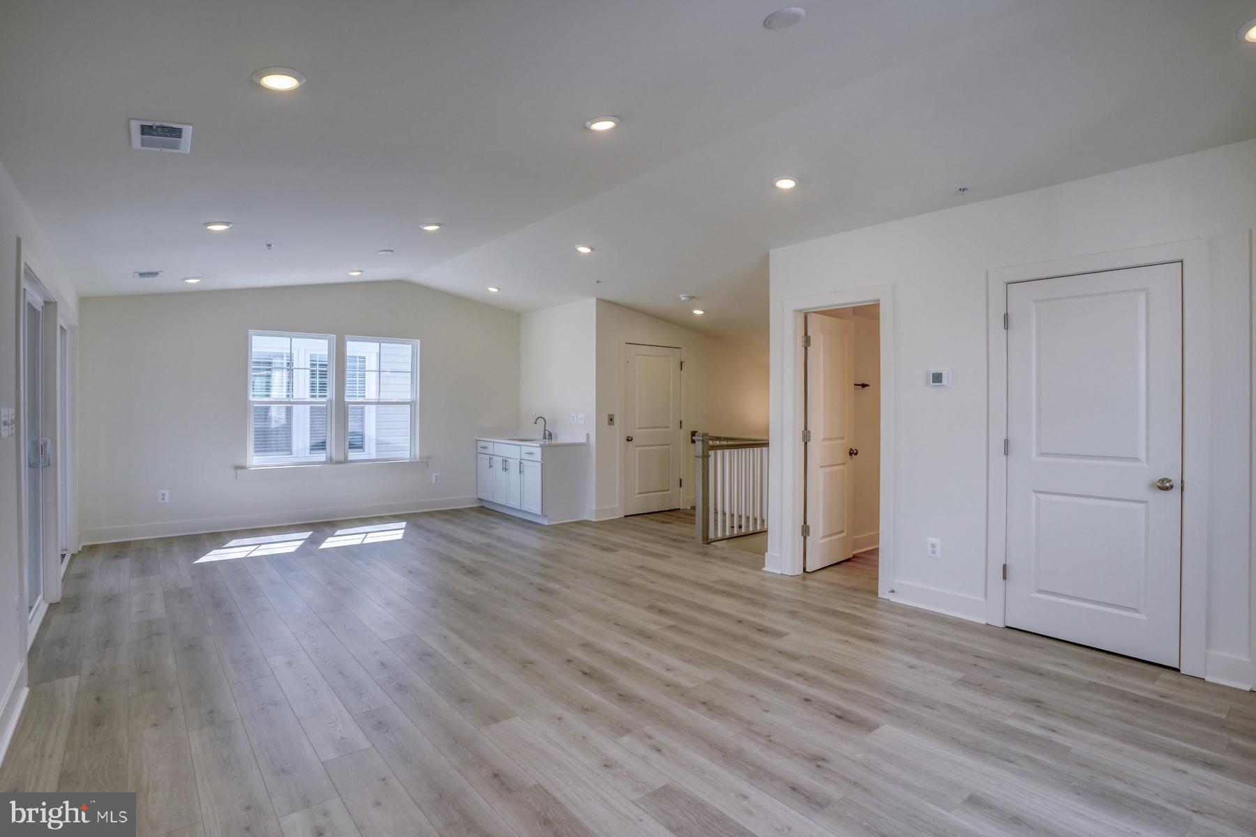 OYSTER HOUSE VILLAGE - Residential