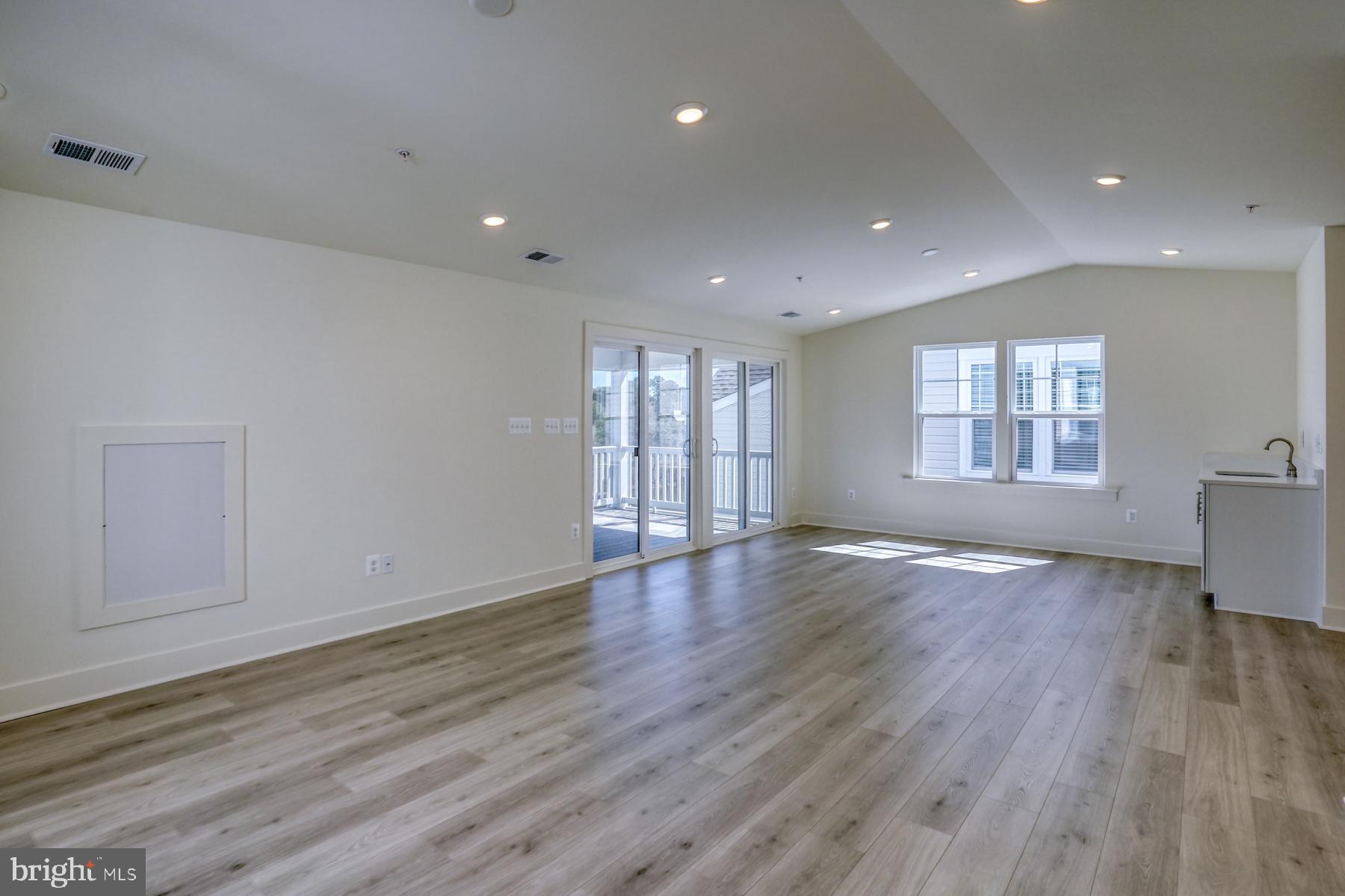 OYSTER HOUSE VILLAGE - Residential