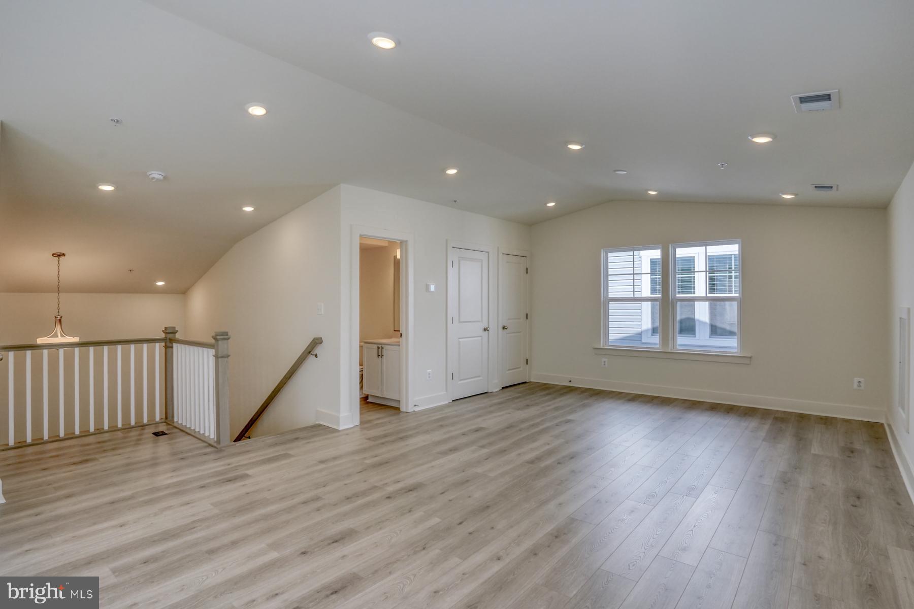 OYSTER HOUSE VILLAGE - Residential