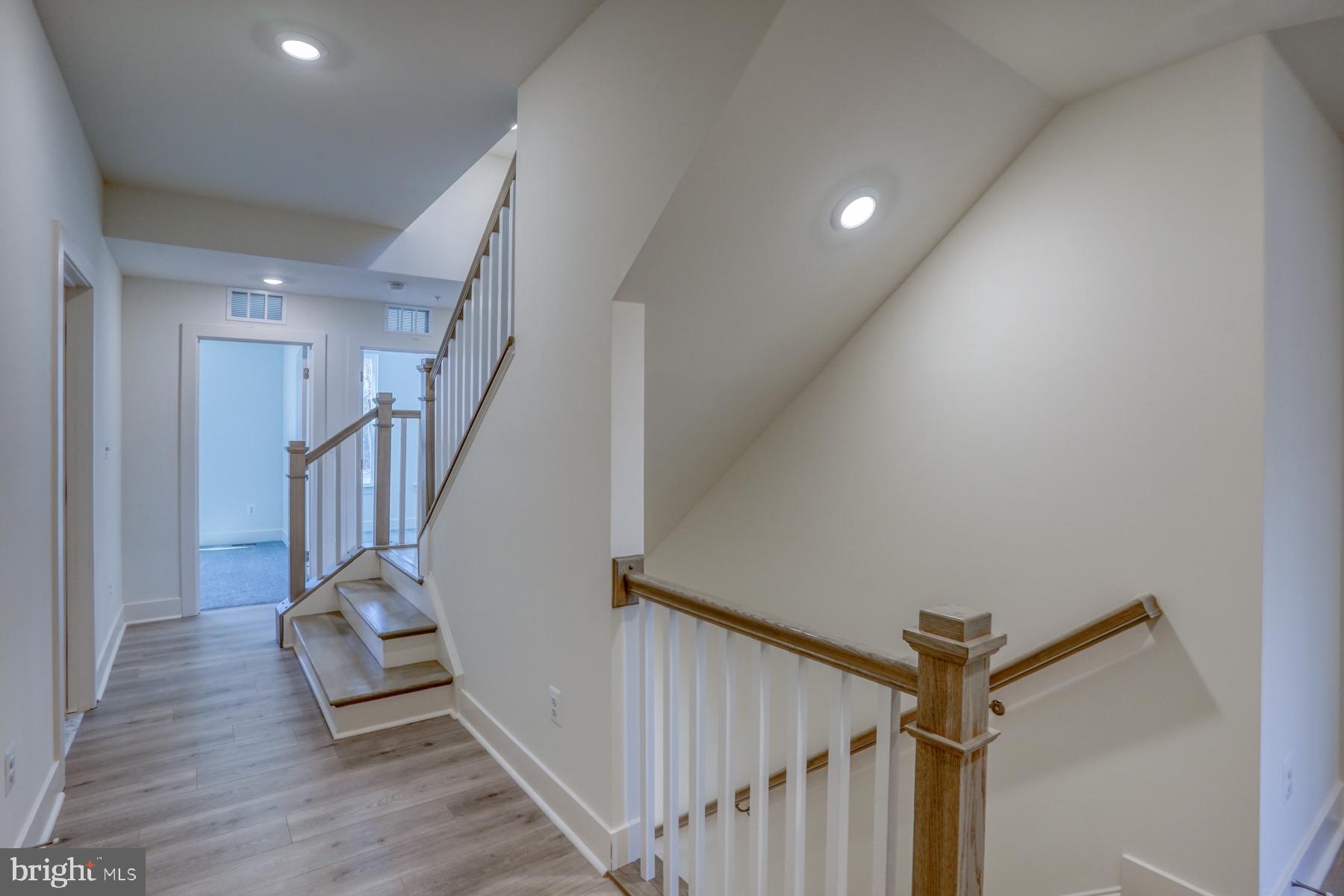 OYSTER HOUSE VILLAGE - Residential