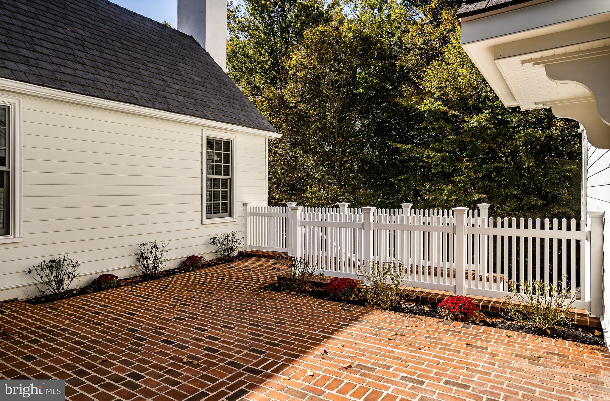 DEER POINTE - Residential