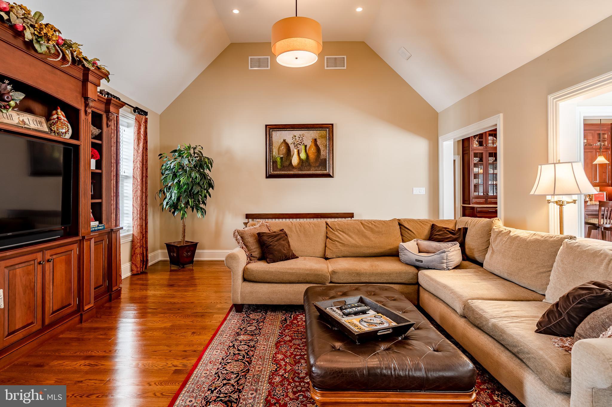 DEER POINTE - Residential