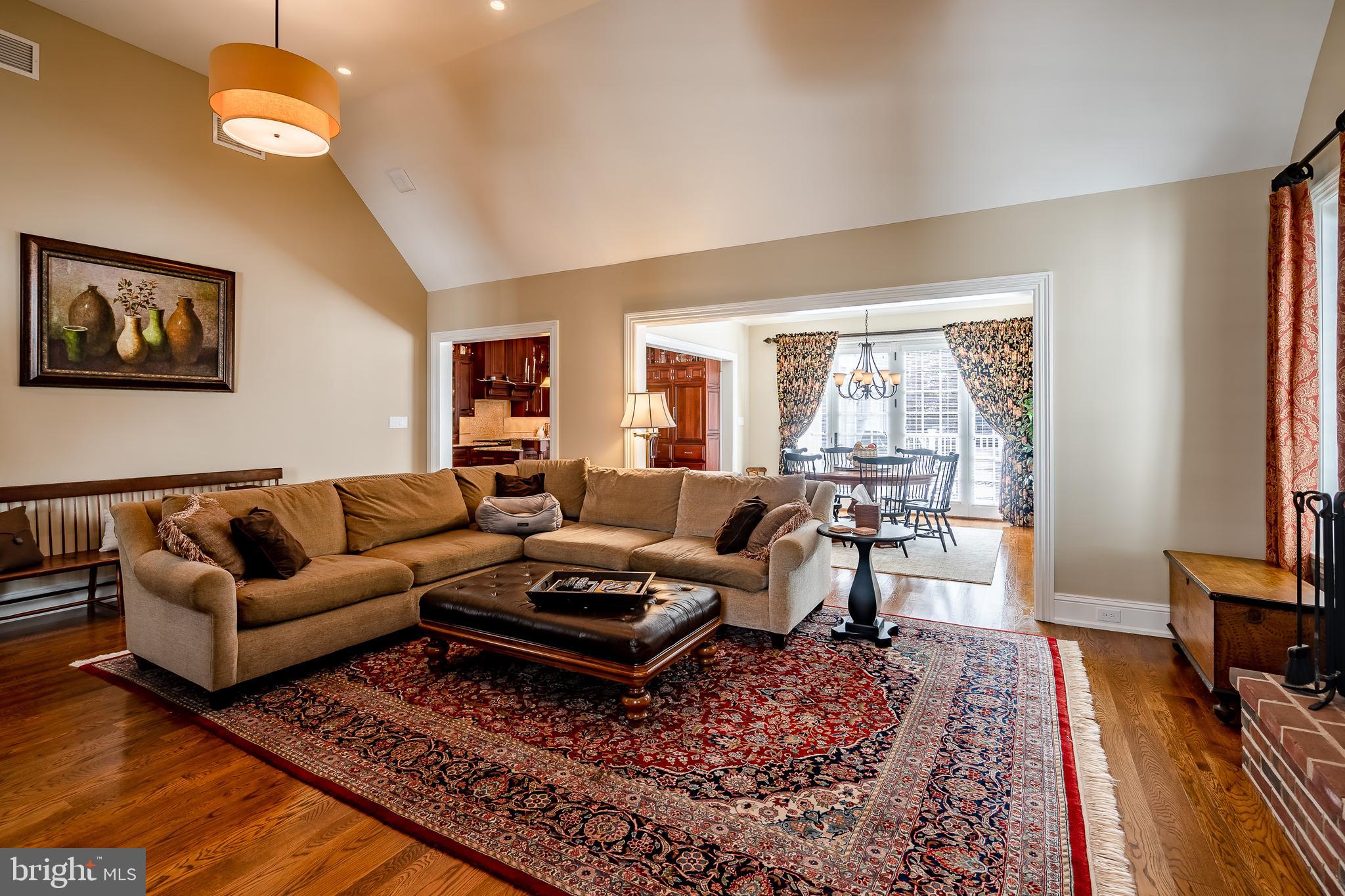 DEER POINTE - Residential