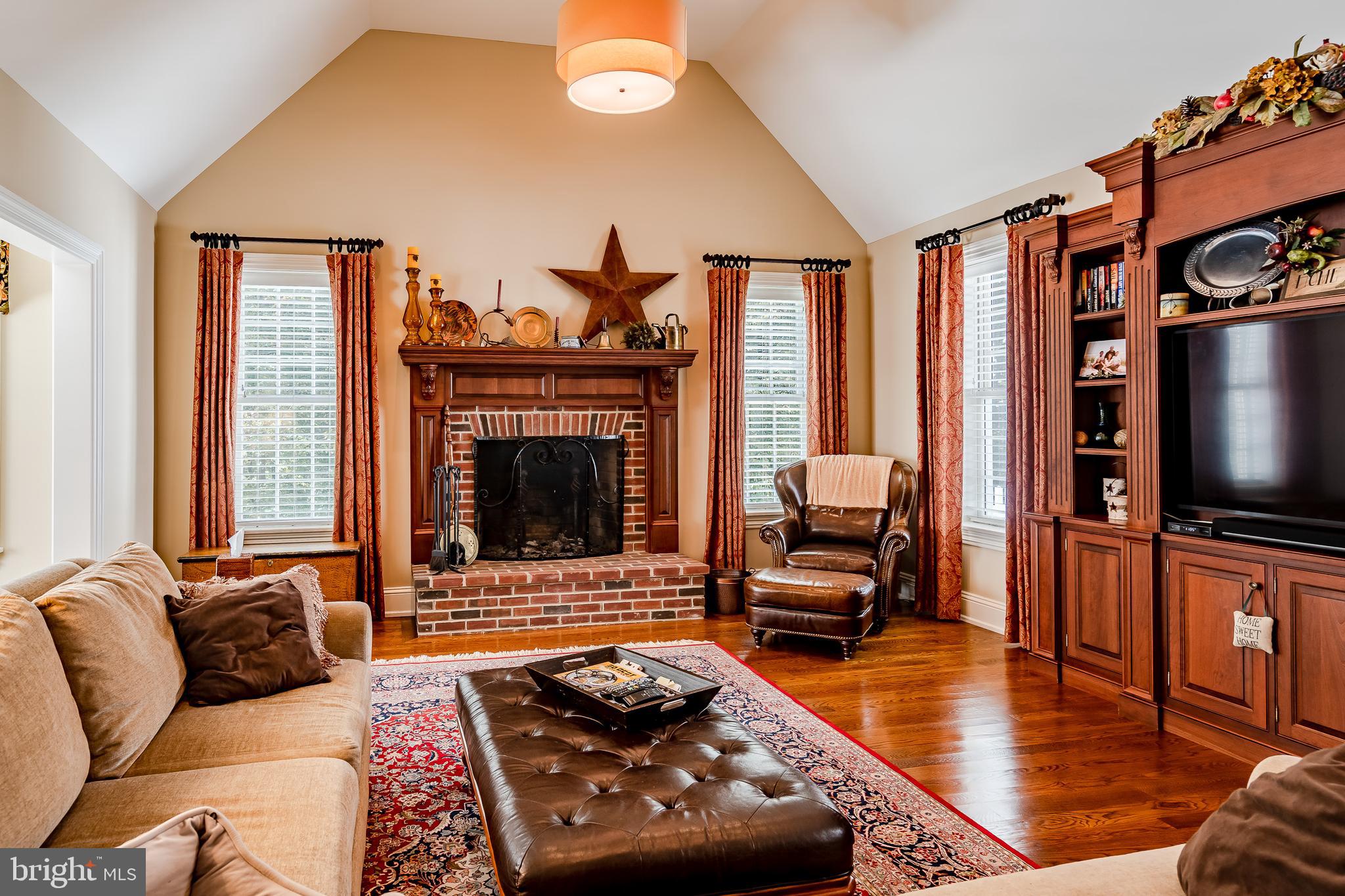 DEER POINTE - Residential