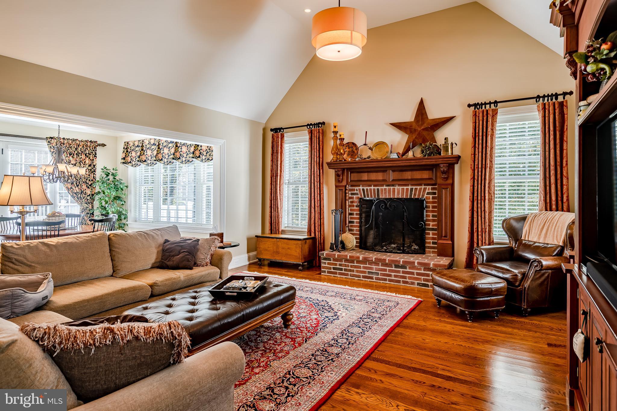 DEER POINTE - Residential