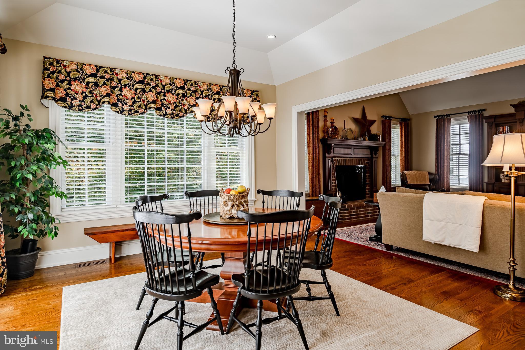 DEER POINTE - Residential