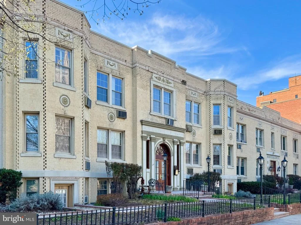 3024 Wisconsin Avenue NW Unit 207