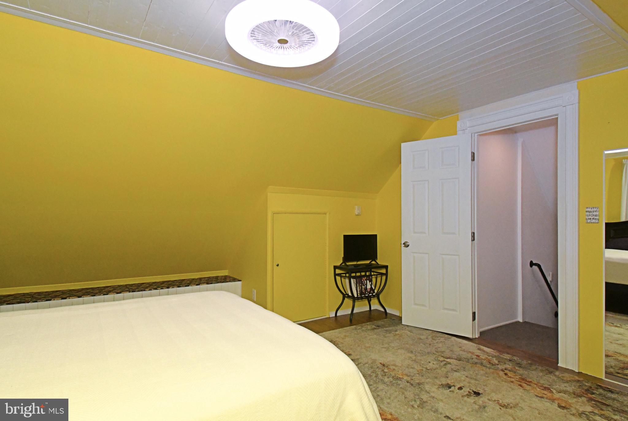 COLONIAL VIL - Residential