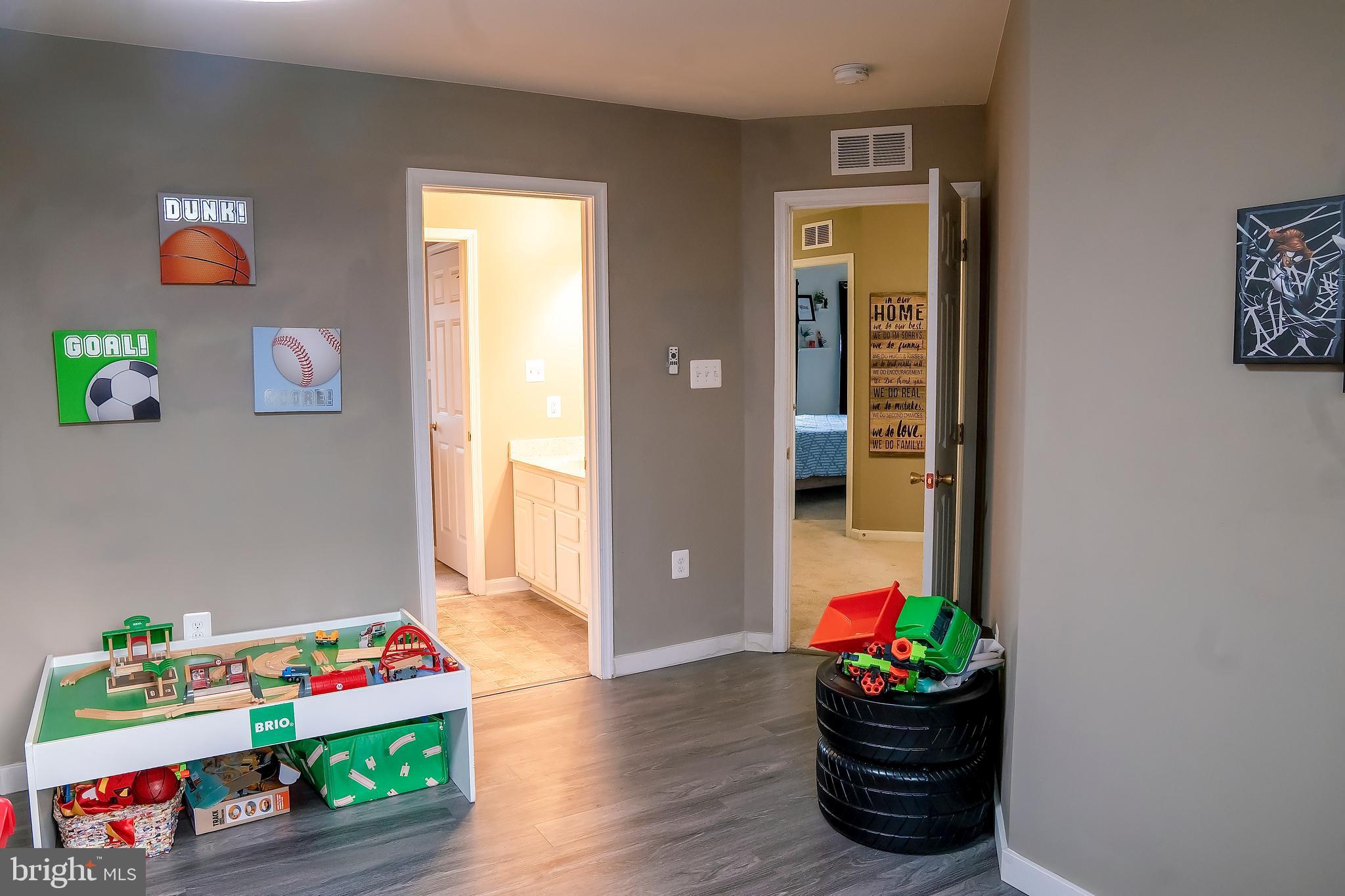 SURRATTS CROSSING - Residential