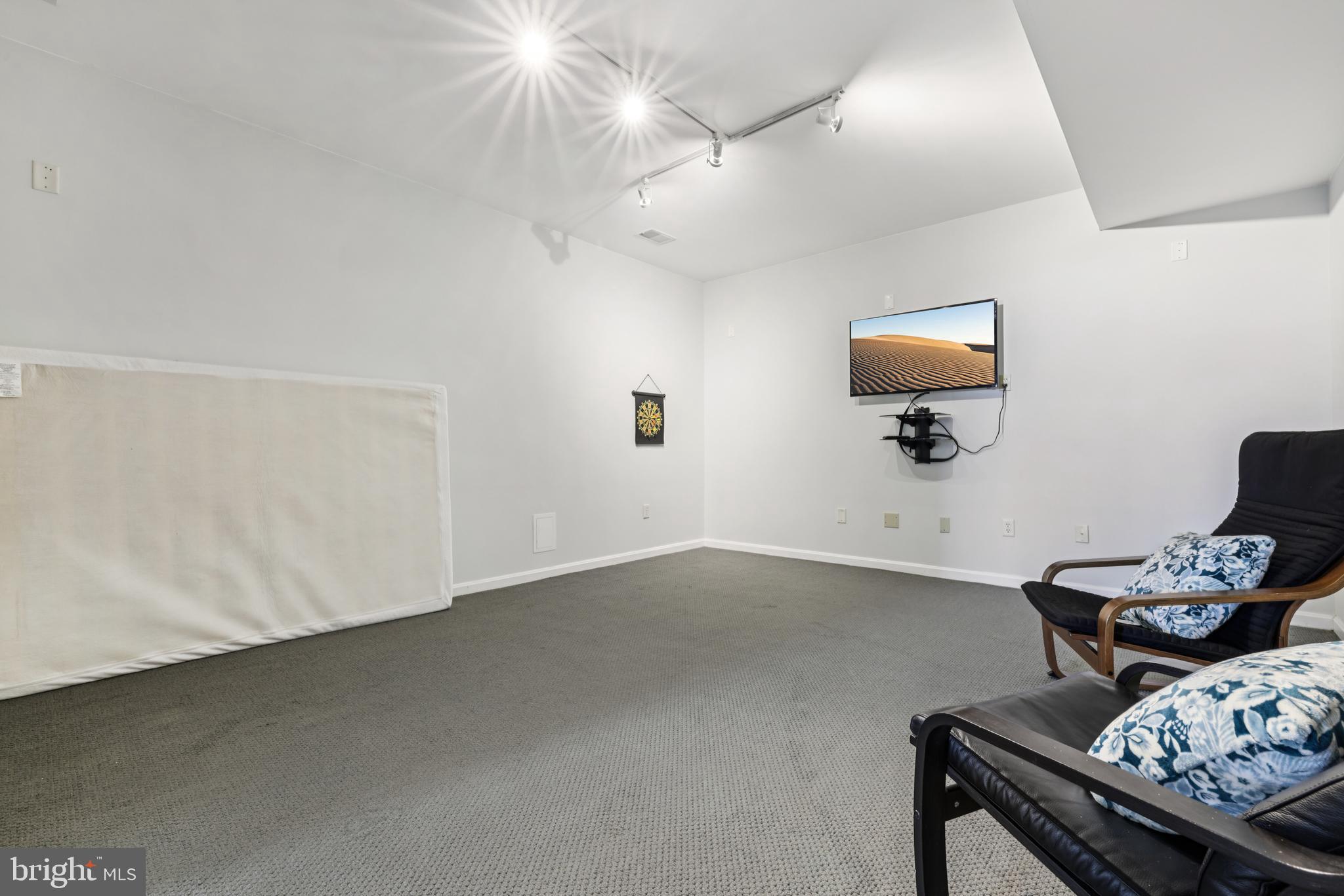 HOLLIFIELD ESTATES - Residential