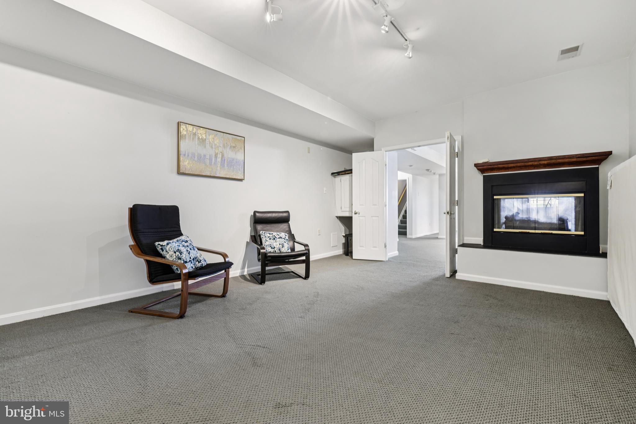 HOLLIFIELD ESTATES - Residential