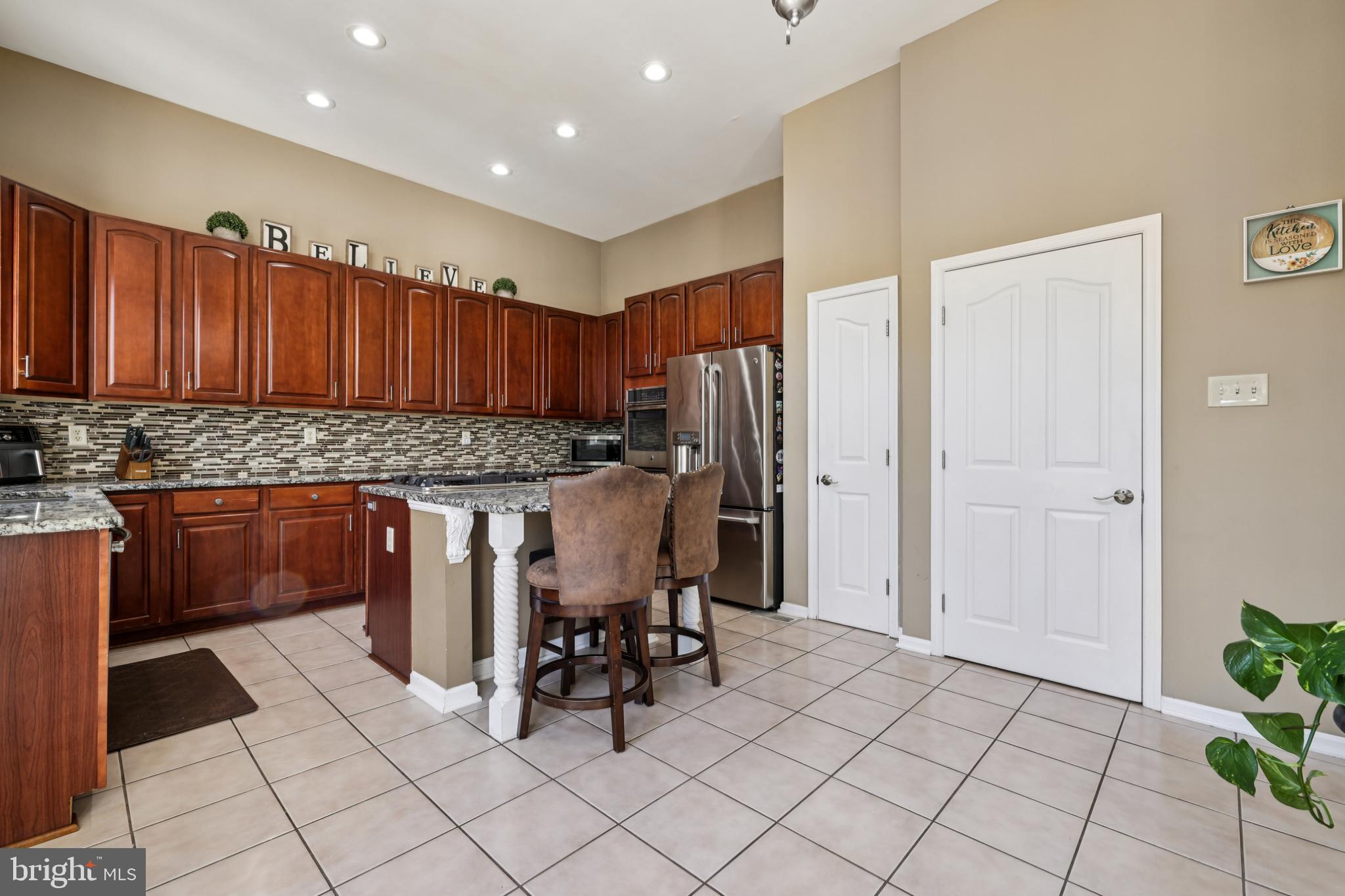 HOLLIFIELD ESTATES - Residential