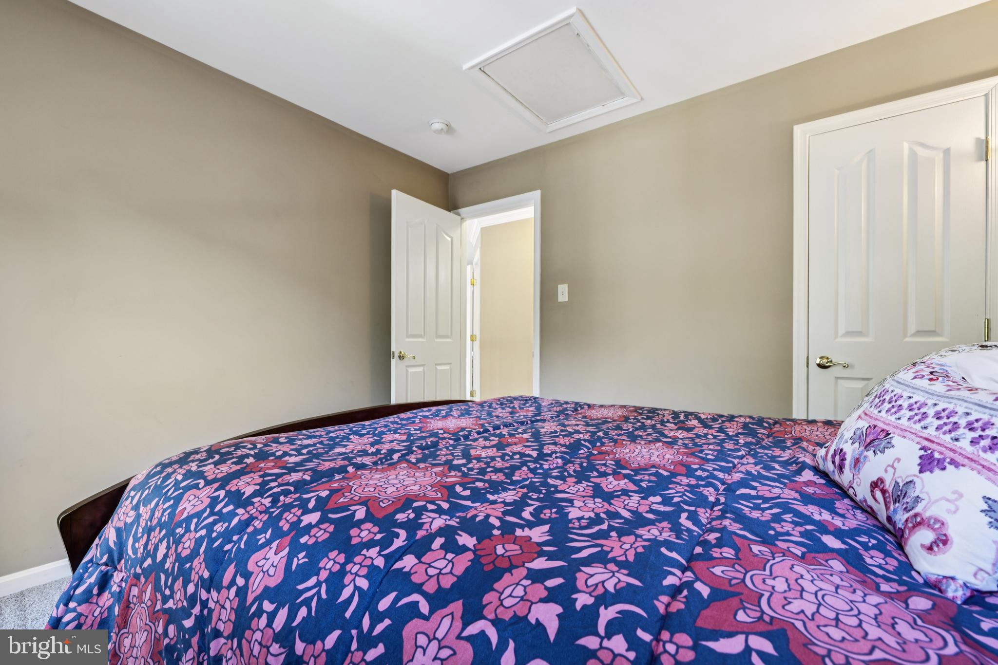 HOLLIFIELD ESTATES - Residential