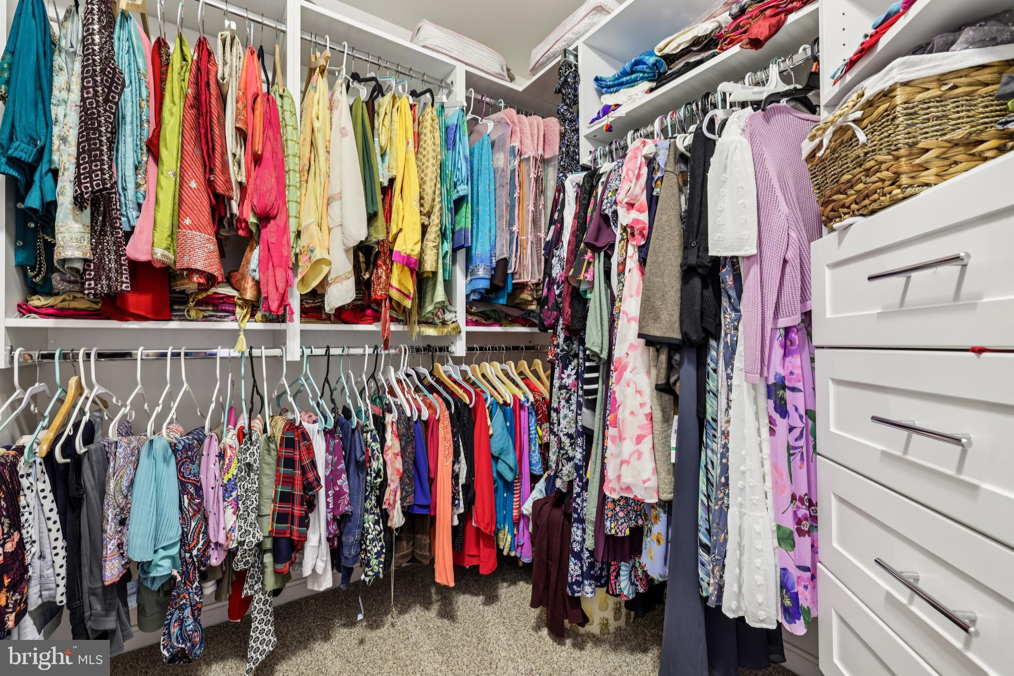 HOLLIFIELD ESTATES - Residential