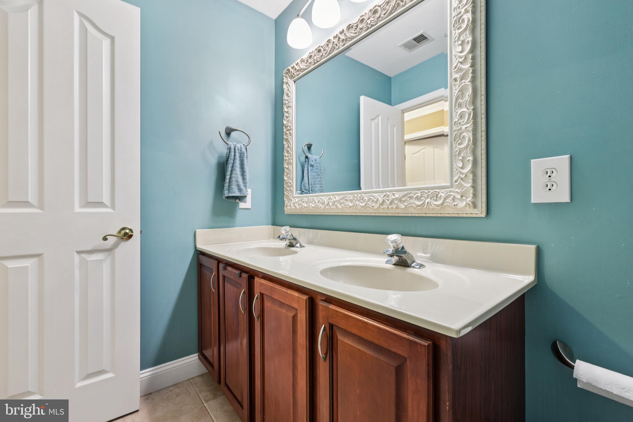 HOLLIFIELD ESTATES - Residential