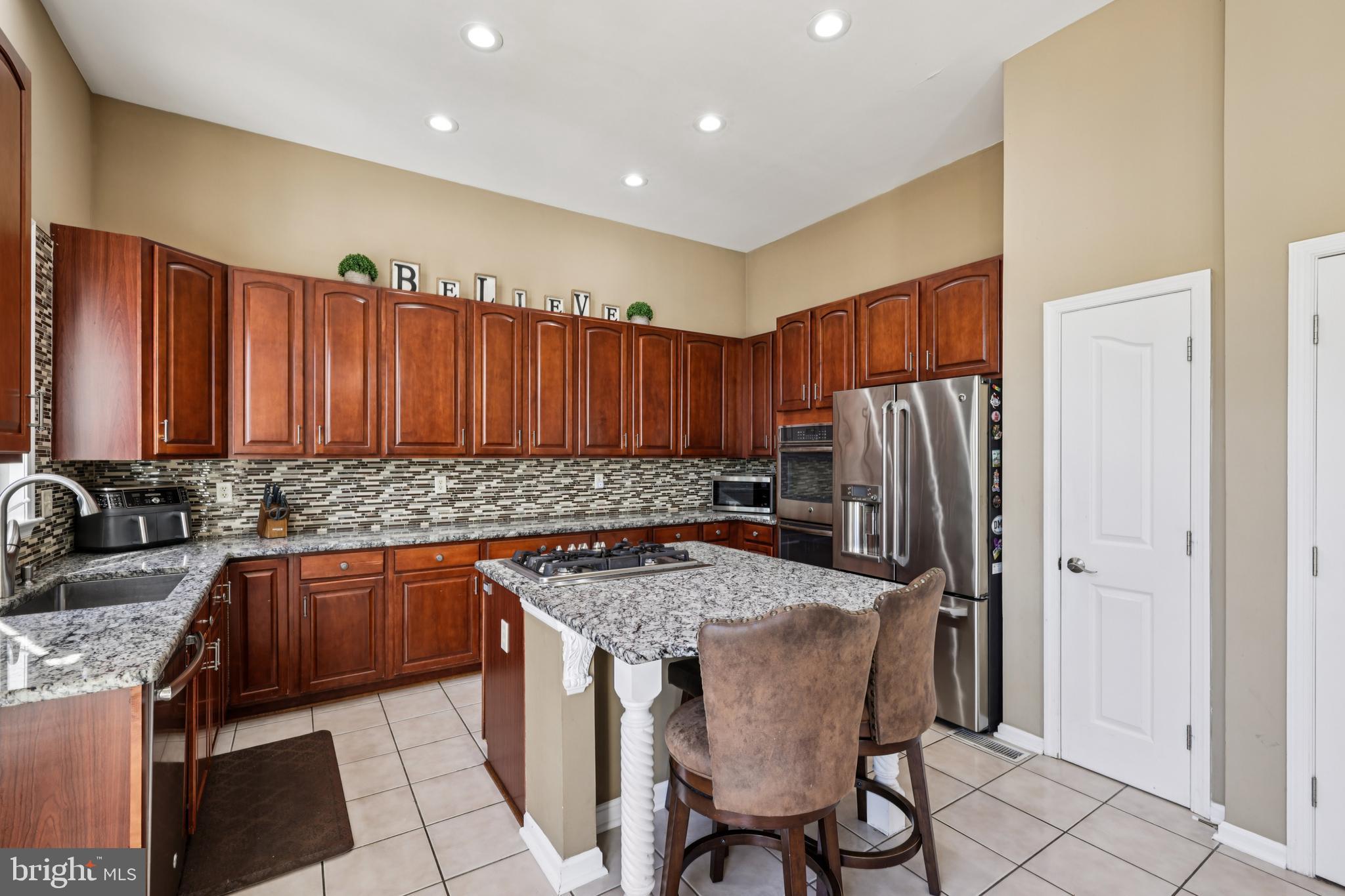 HOLLIFIELD ESTATES - Residential