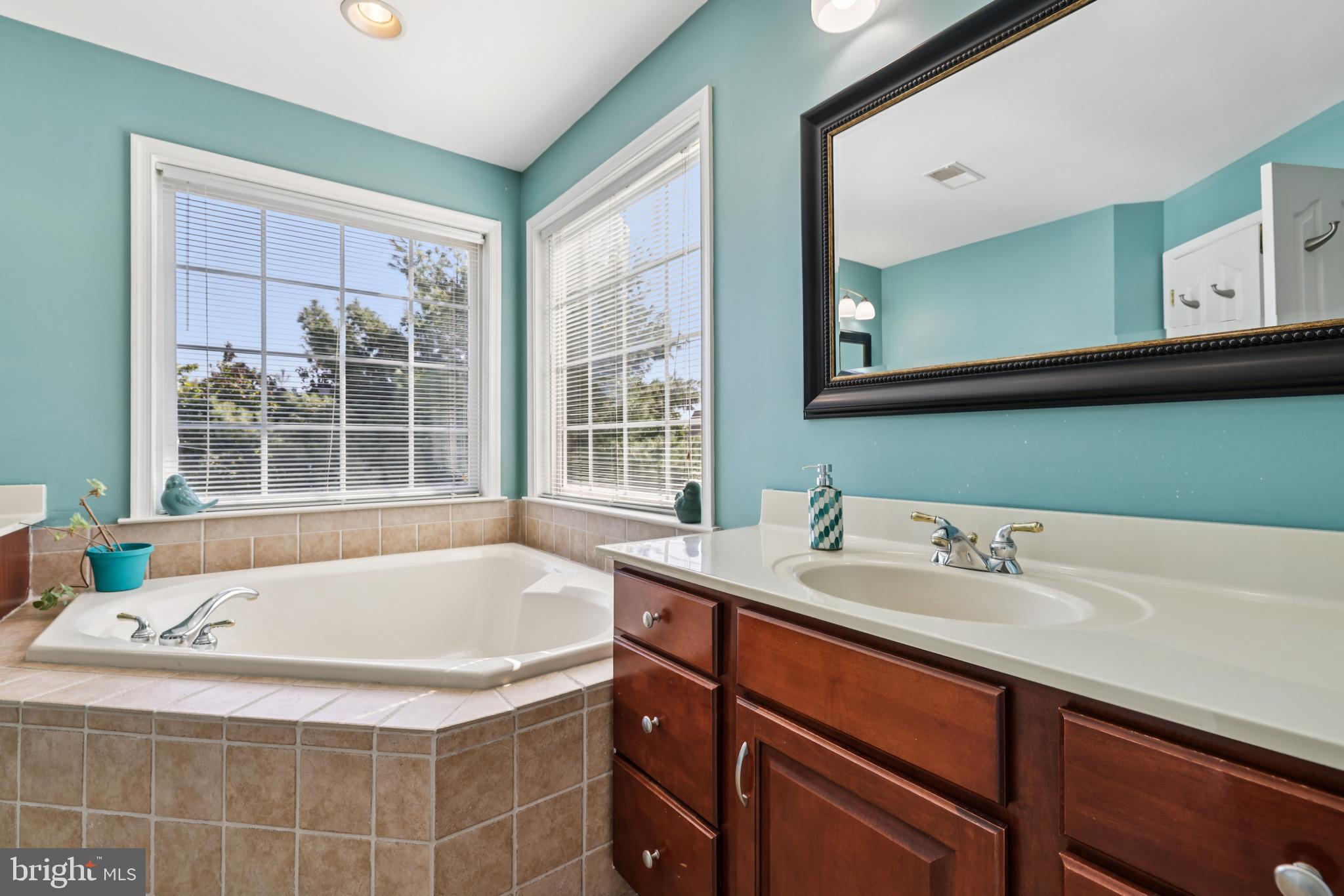 HOLLIFIELD ESTATES - Residential