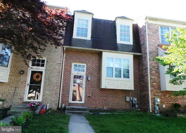 You can live just feet from the sands of Stoney Beach! 3 Bedroom/3 bathroom townhome with good bones. This unit offers a two story floor plan with nearly 1,600 square feet of living space, a spacious living room with a fireplace, a nice loft, and two sets of stairs. Community Center, shopping, dining, and more within a mile.