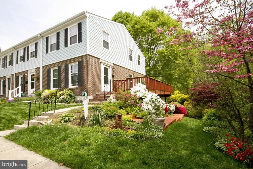 Rare find !!! Escape to this beautifully landscaped End unit/end court, Backs to trees. It is all about location- this one has it all!  Enter this well maintained home and enjoy your bit of paradise. Heat Pump 2yrs old.Roof 7yrs old, All electrical systems is updated.