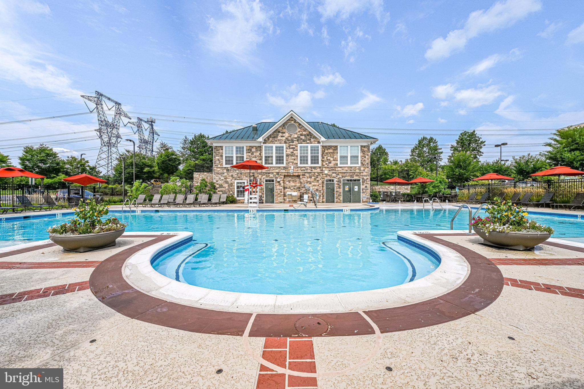 STONE SPRINGS CONDOMINIUMS - Residential