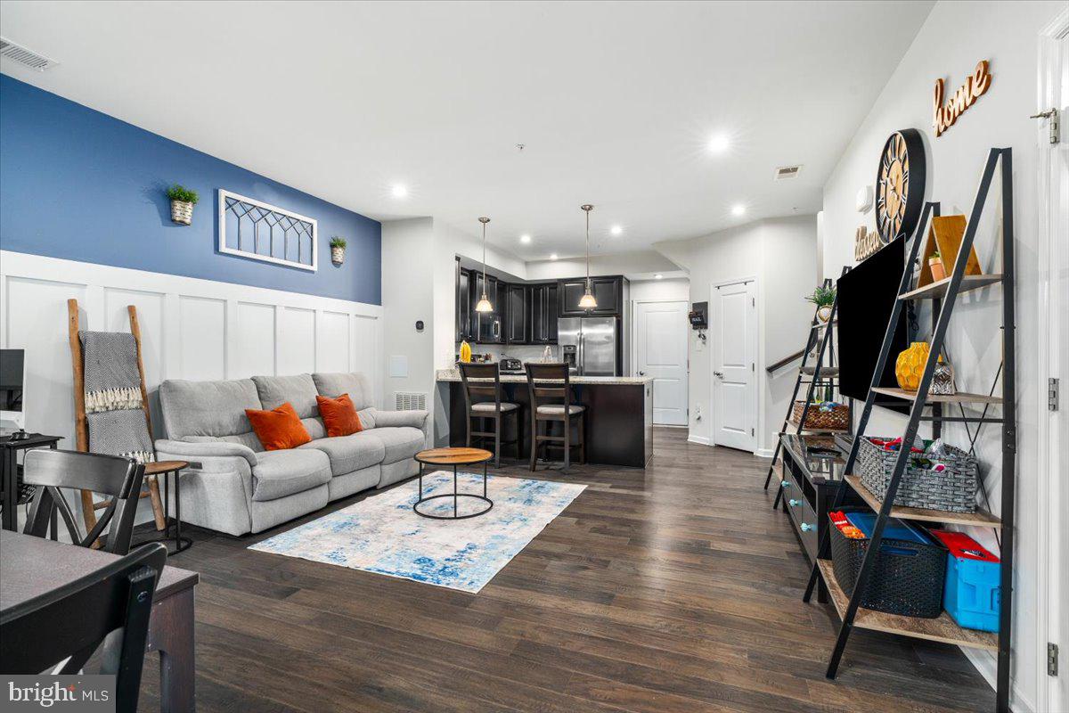4885 HITESHOW DRIVE
