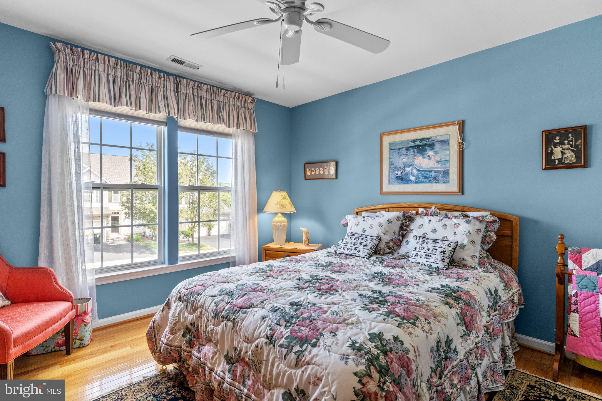 COUNTRY CLUB KNOLL - Residential