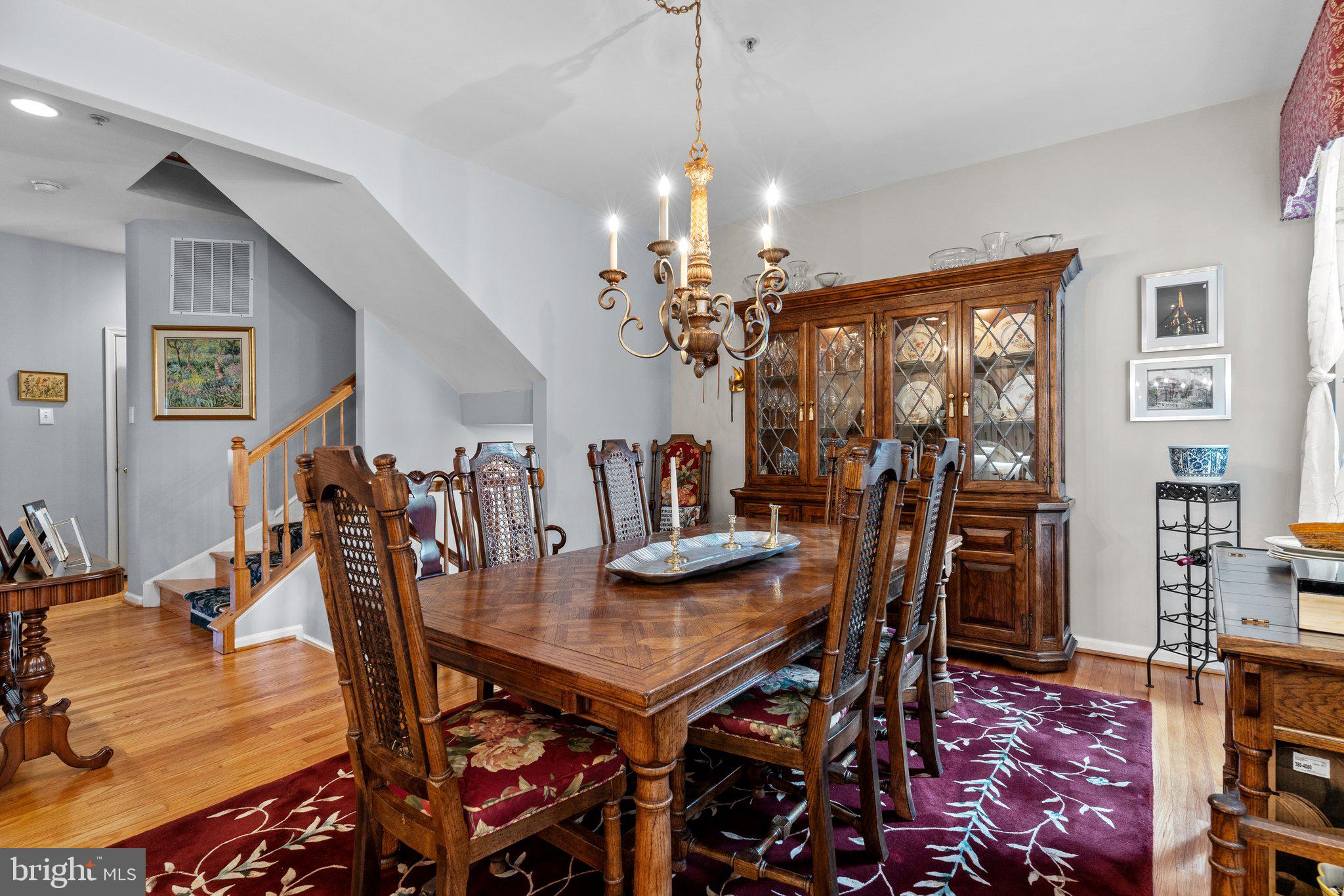 COUNTRY CLUB KNOLL - Residential