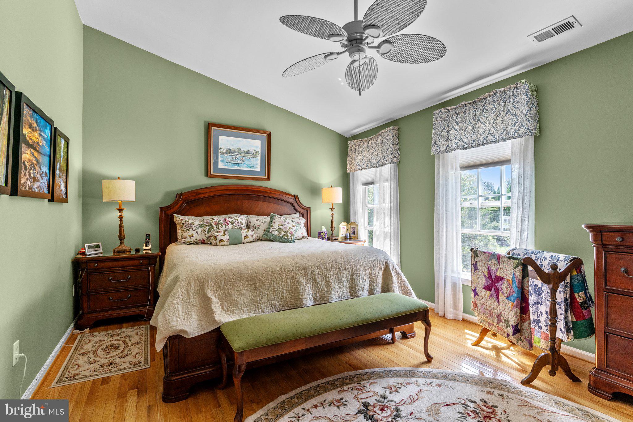 COUNTRY CLUB KNOLL - Residential