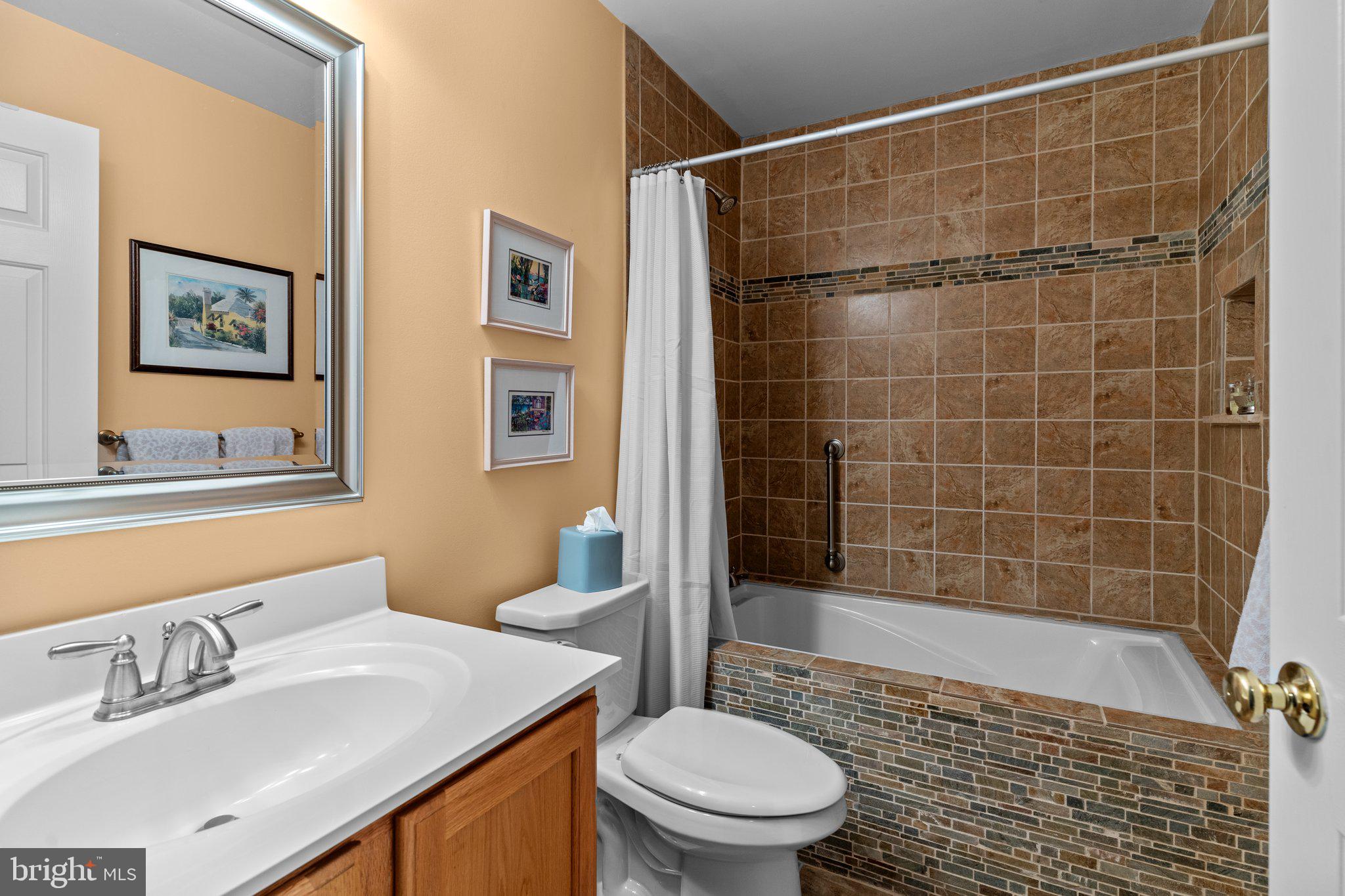 COUNTRY CLUB KNOLL - Residential