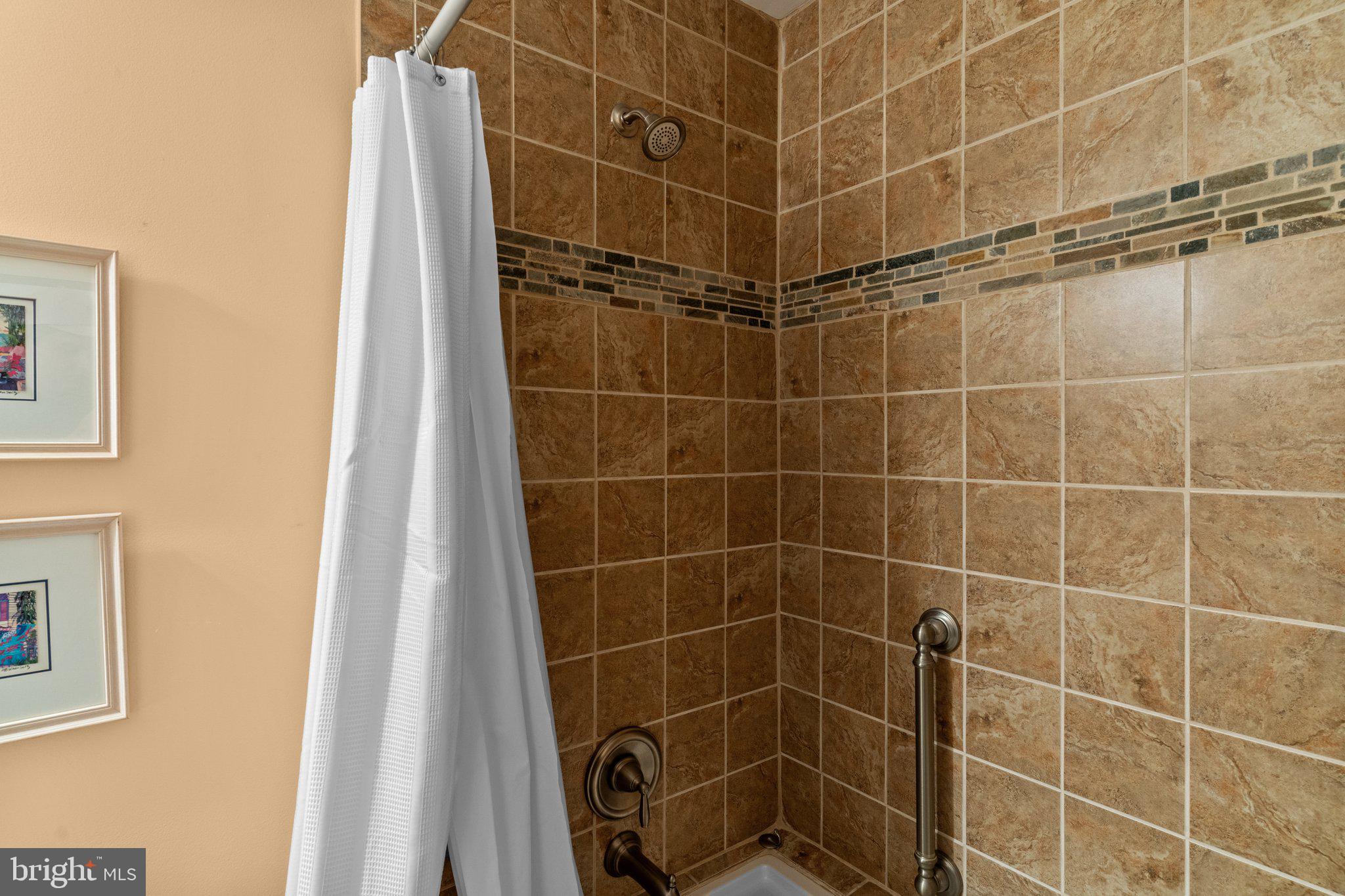 COUNTRY CLUB KNOLL - Residential