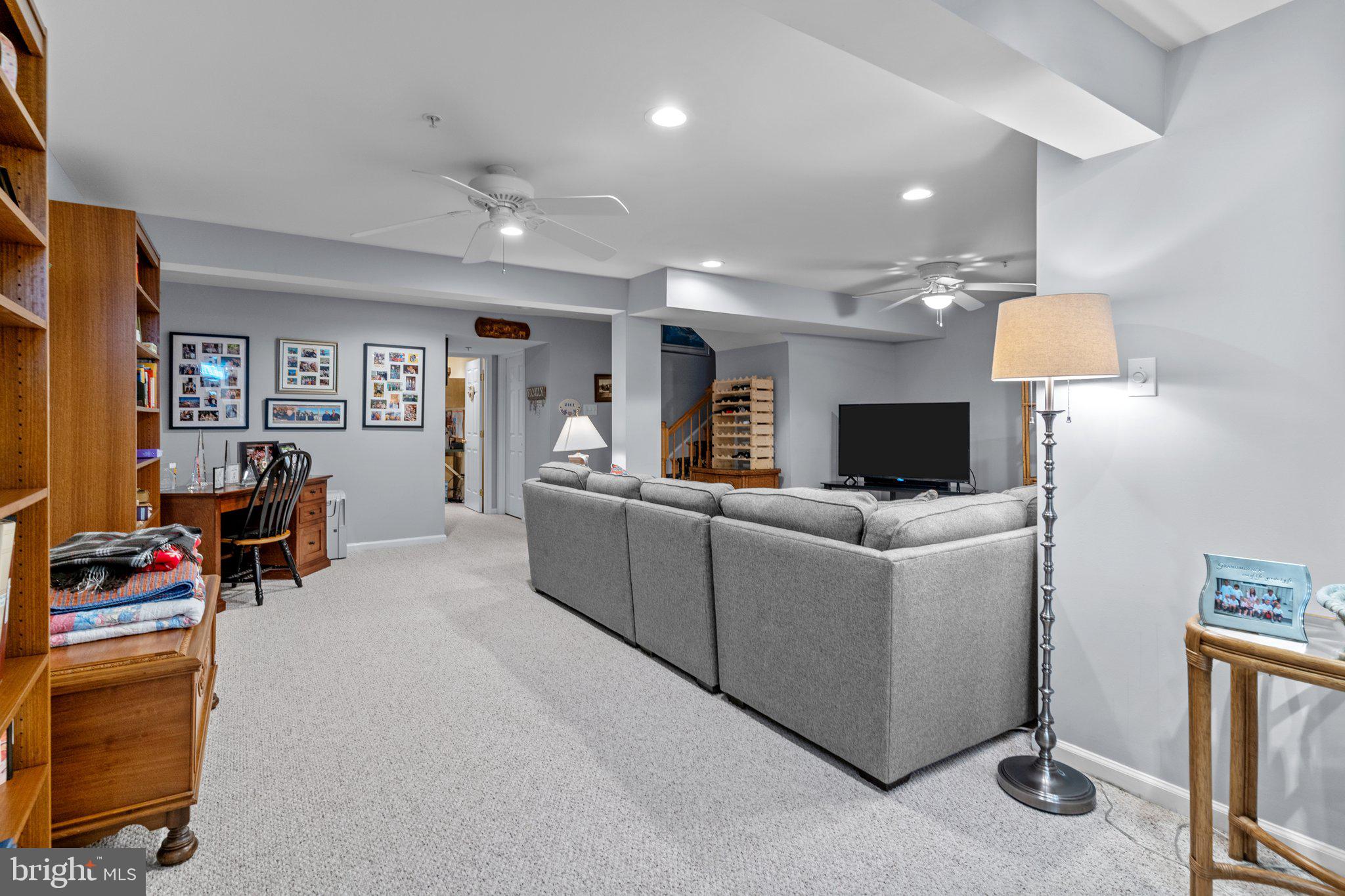 COUNTRY CLUB KNOLL - Residential