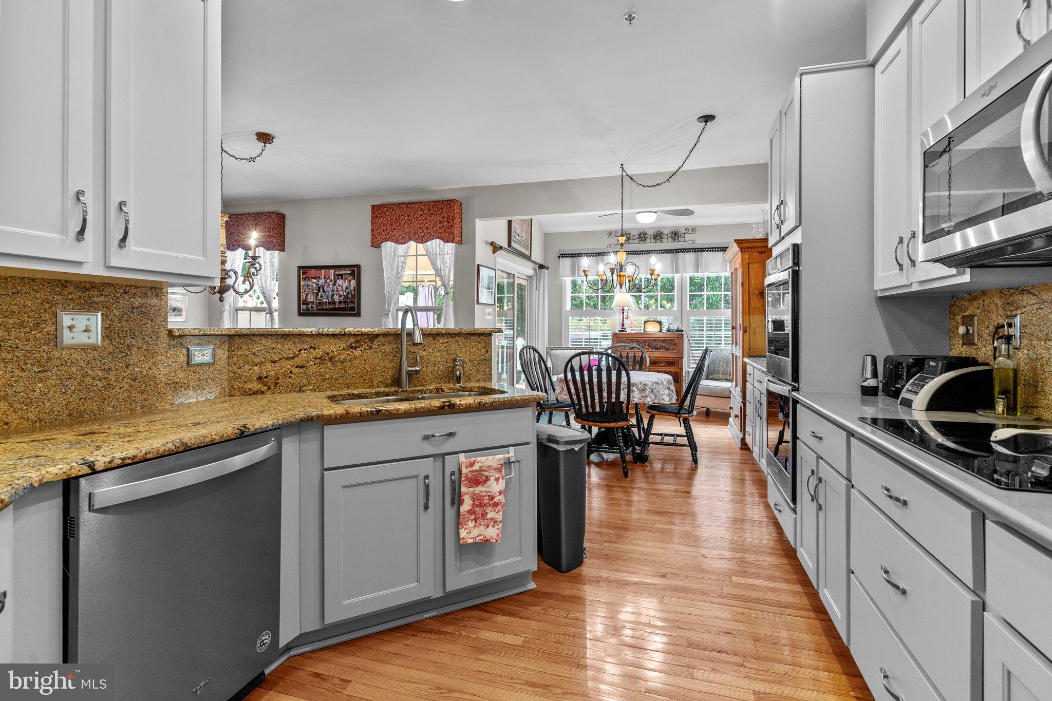 COUNTRY CLUB KNOLL - Residential