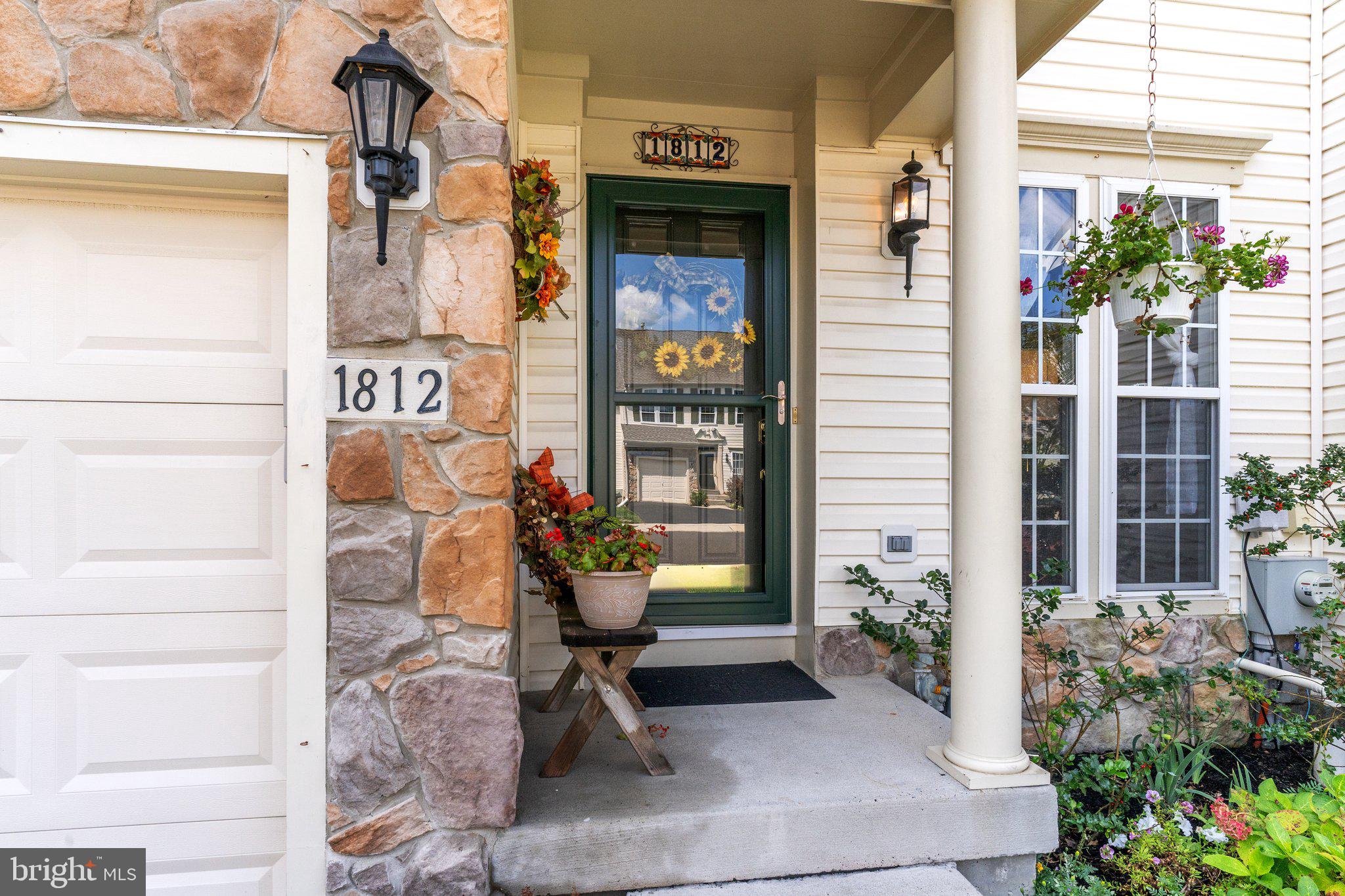 COUNTRY CLUB KNOLL - Residential