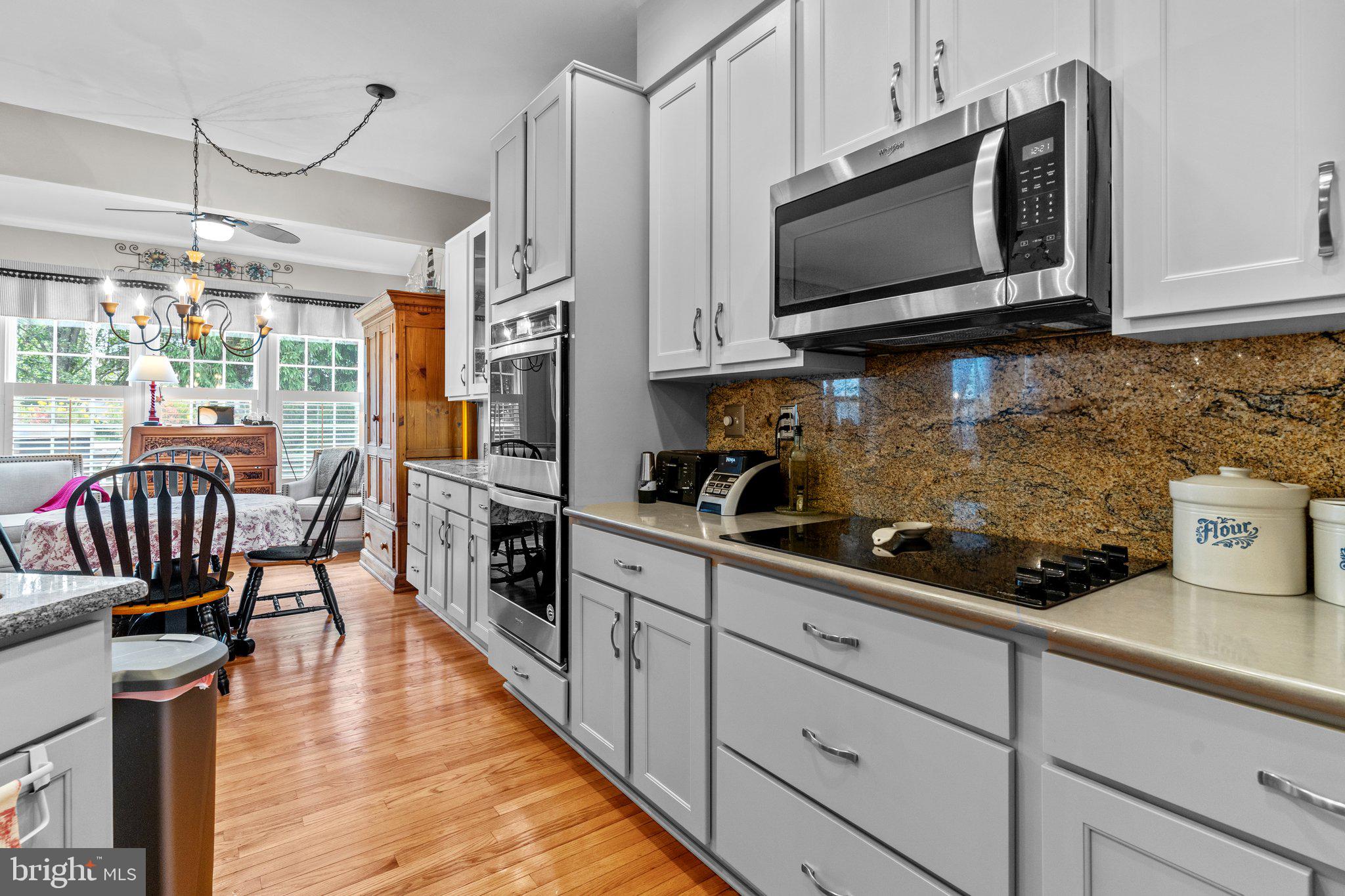 COUNTRY CLUB KNOLL - Residential