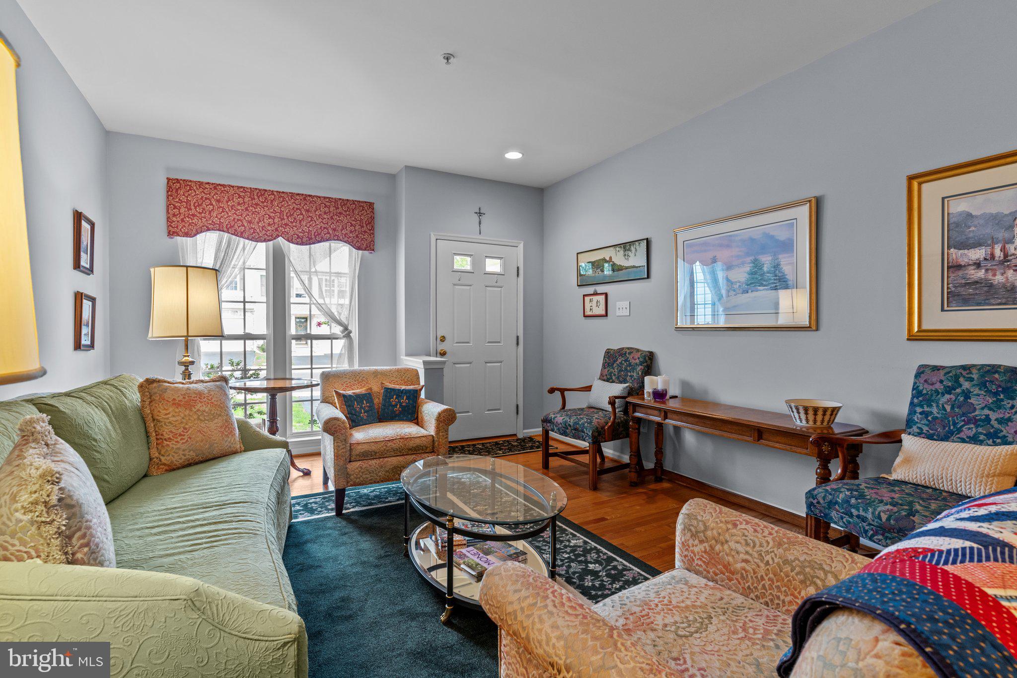 COUNTRY CLUB KNOLL - Residential