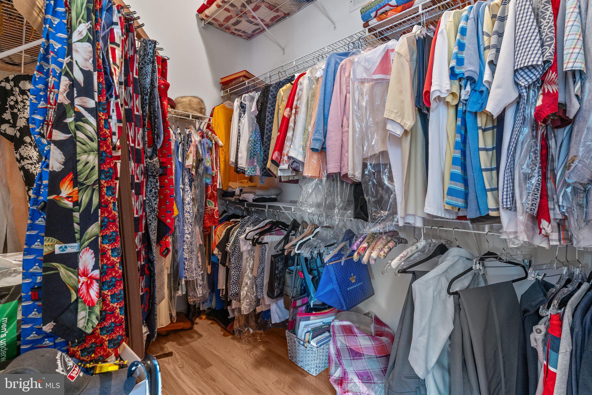 COUNTRY CLUB KNOLL - Residential